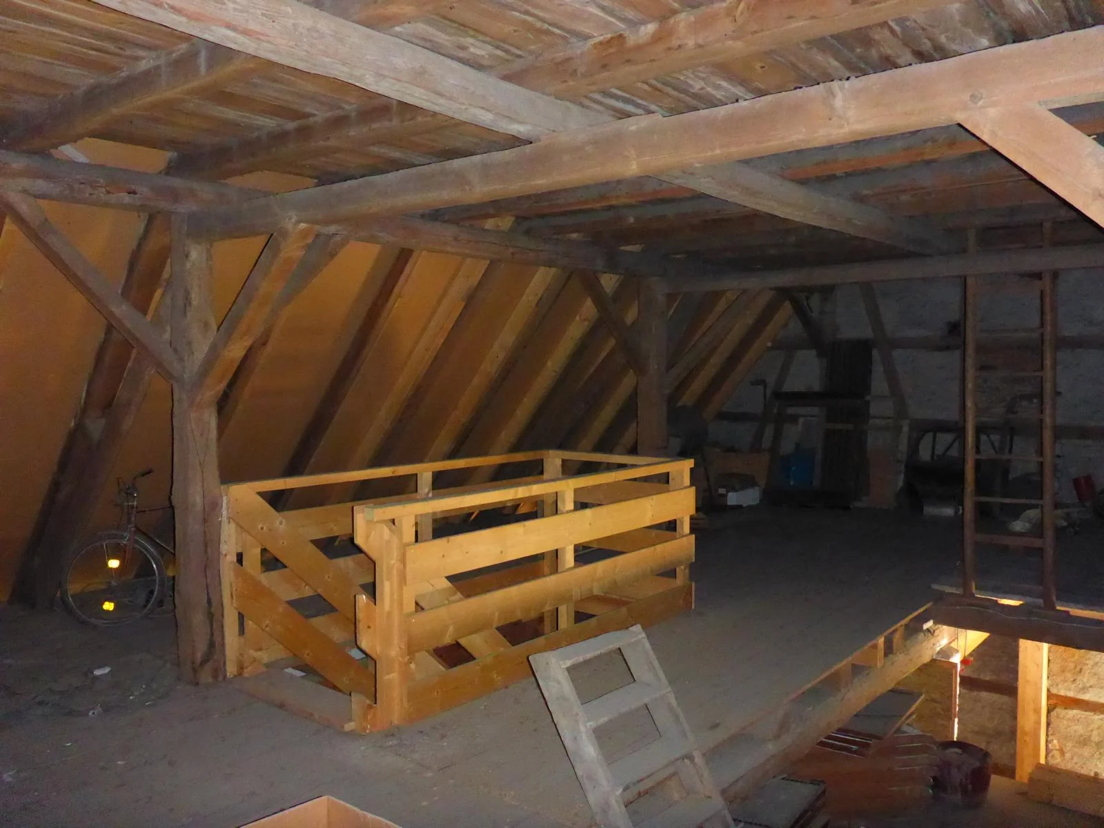 Graben-Neudorf / einzigartiges Gebäude-Ensemble aus Wohnhaus, Scheune und Rohbaugebäude auf tollem Grundstück direkt an der Heglach