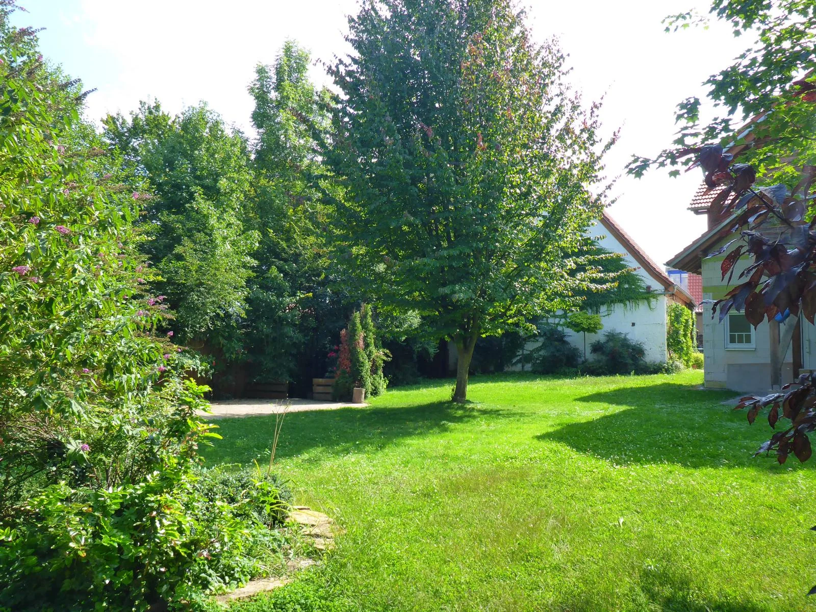 Graben-Neudorf / einzigartiges Gebäude-Ensemble aus Wohnhaus, Scheune und Rohbaugebäude auf tollem Grundstück direkt an der Heglach