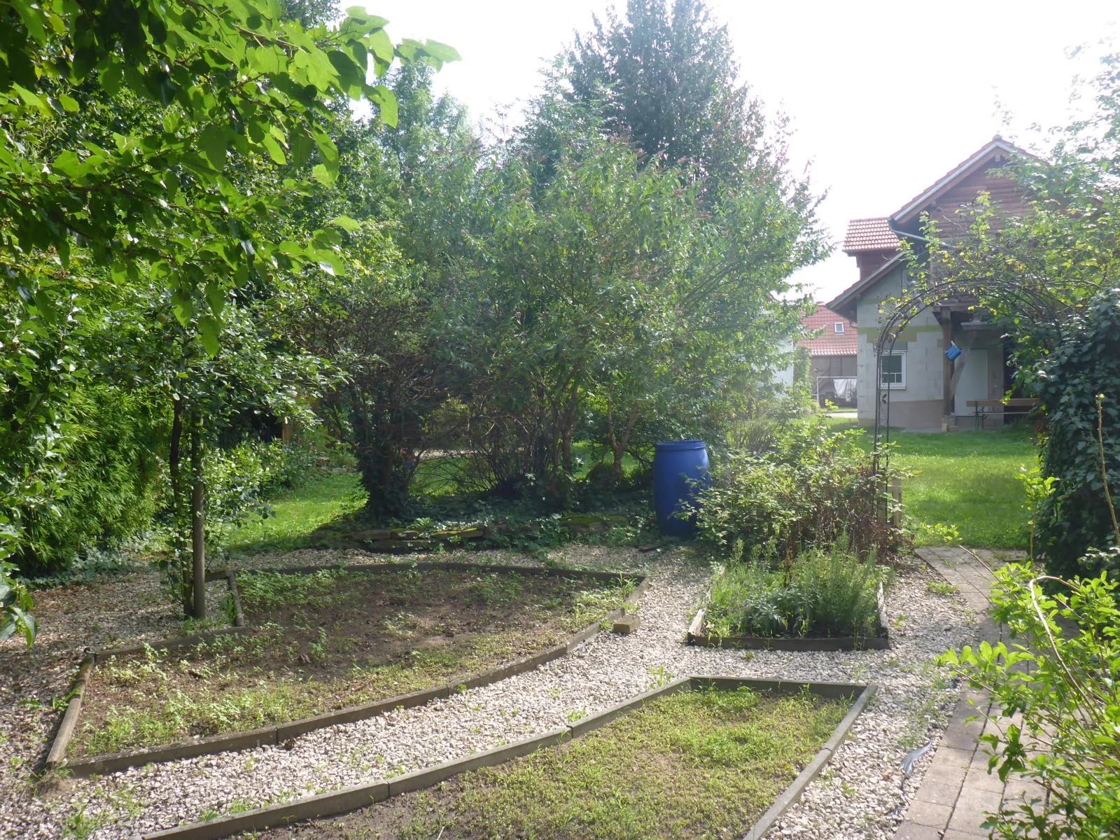 Graben-Neudorf / einzigartiges Gebäude-Ensemble aus Wohnhaus, Scheune und Rohbaugebäude auf tollem Grundstück direkt an der Heglach