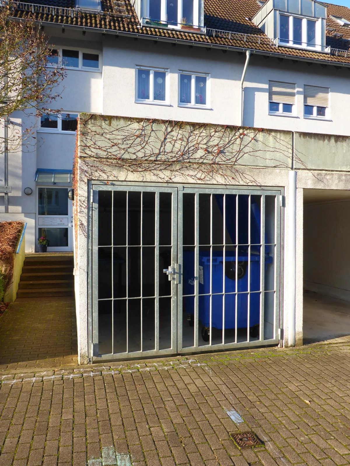 Pfinztal-Söllingen / gepflegte 3,5-Zimmer-Wohnung mit Balkon & Garage in ruhiger Lage / derzeit vermietet