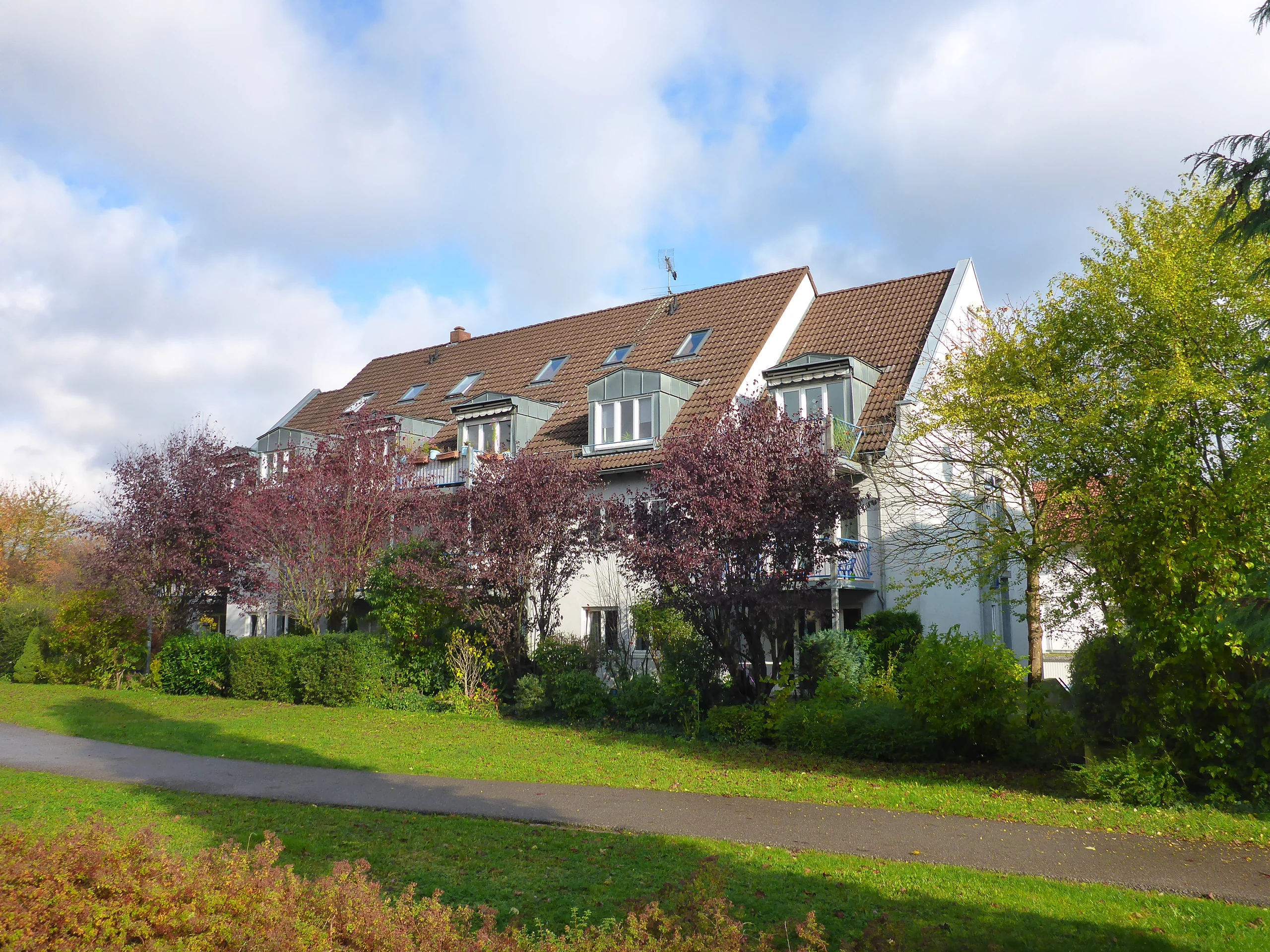 Pfinztal-Söllingen / gepflegte 3,5-Zimmer-Wohnung mit Balkon & Garage in ruhiger Lage / derzeit vermietet