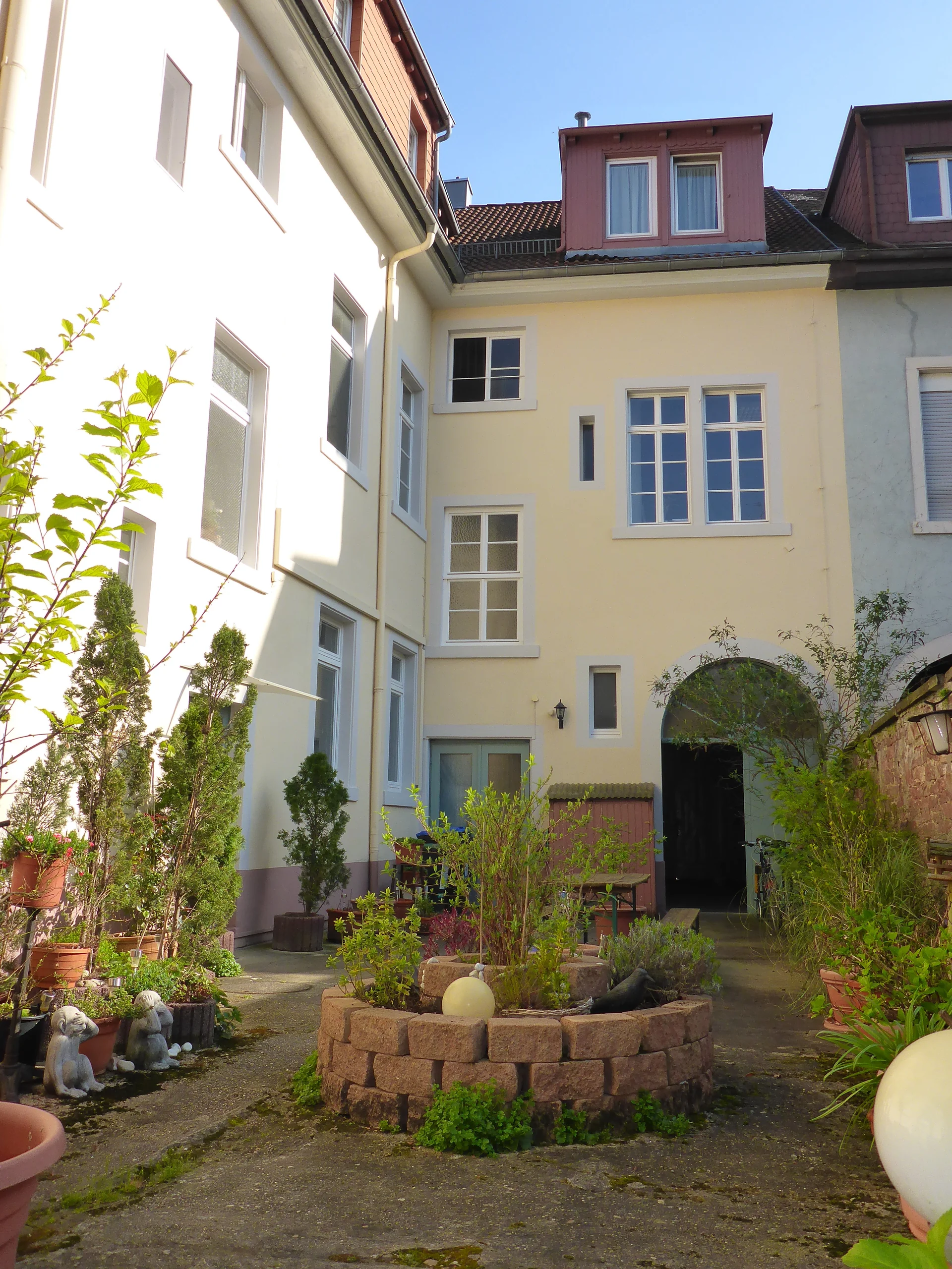 Stilvolles Mehrfamilienhaus mit sechs Einheiten in unmittelbarer Nähe zum Karlsruher Schloss
