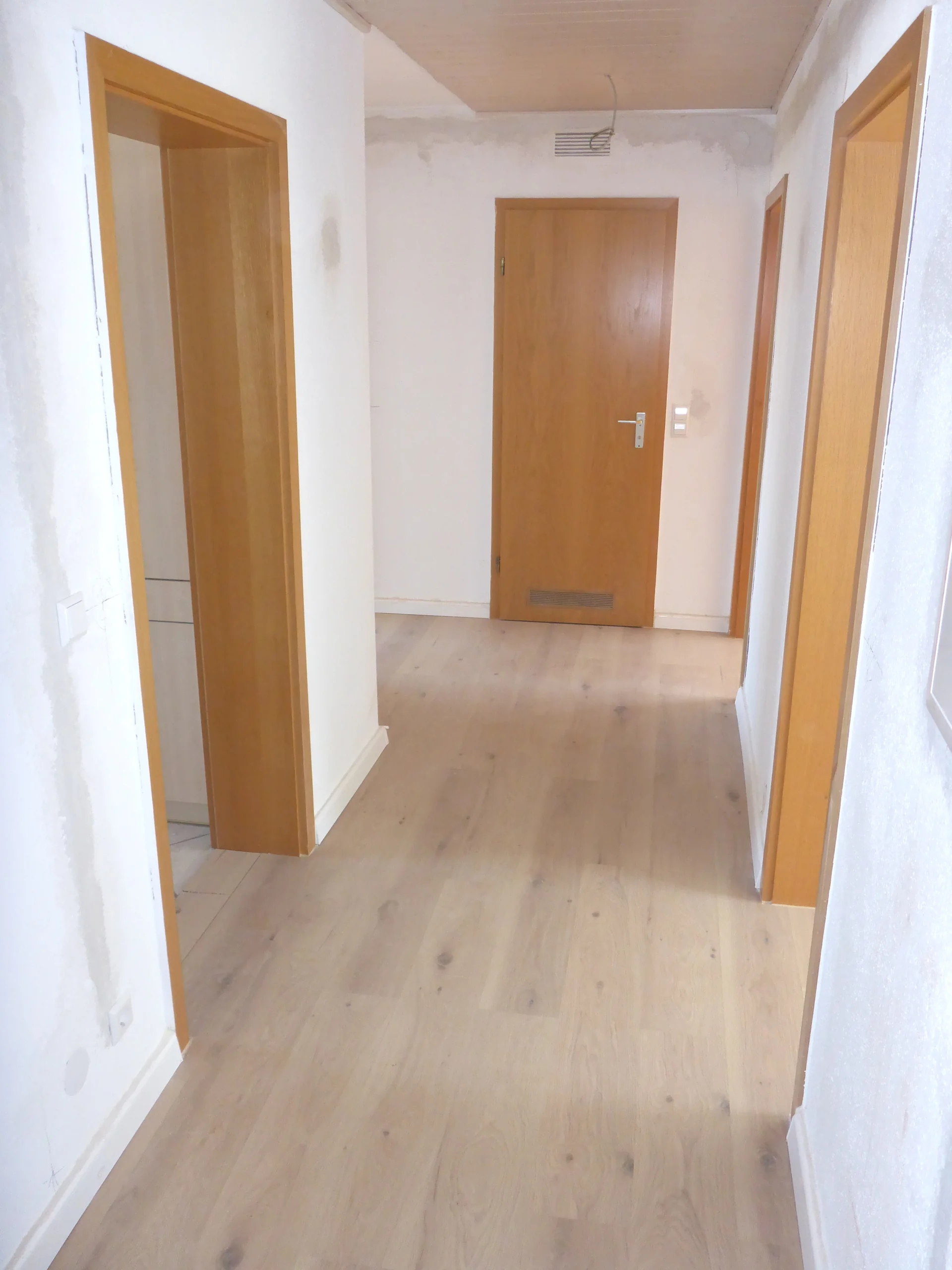 Karlsruhe-Durlach / helle, gemütliche & optimal geschnittene 3-Zimmer-Wohnung mit Einbauküche und West-Loggia in zentraler Lage / sofort bezugsfrei