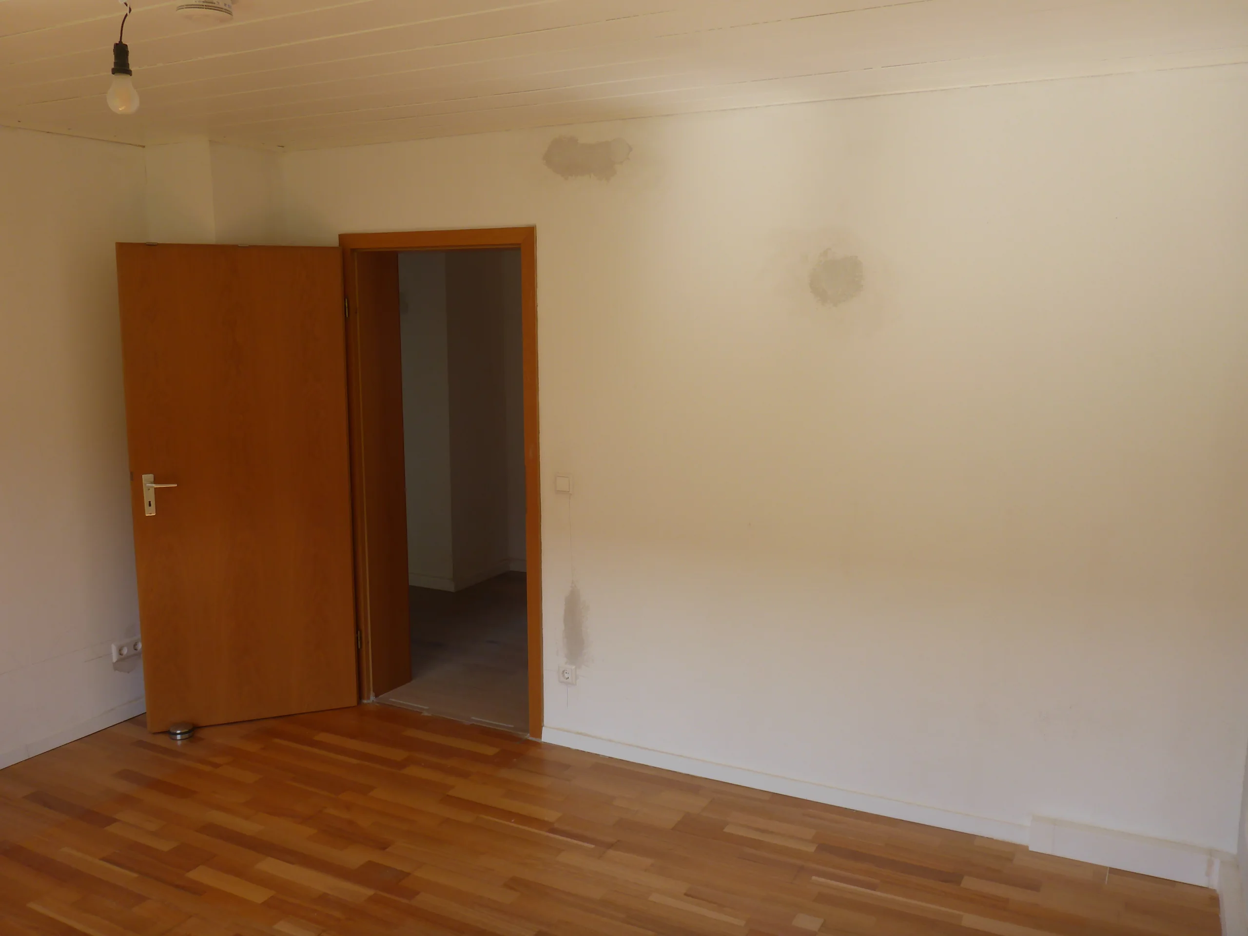 Karlsruhe-Durlach / helle, gemütliche & optimal geschnittene 3-Zimmer-Wohnung mit Einbauküche und West-Loggia in zentraler Lage / sofort bezugsfrei