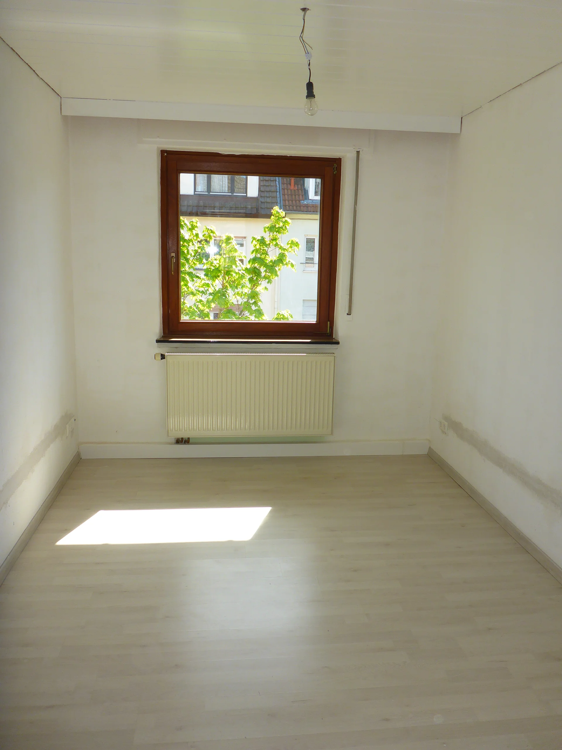 Karlsruhe-Durlach / helle, gemütliche & optimal geschnittene 3-Zimmer-Wohnung mit Einbauküche und West-Loggia in zentraler Lage / sofort bezugsfrei