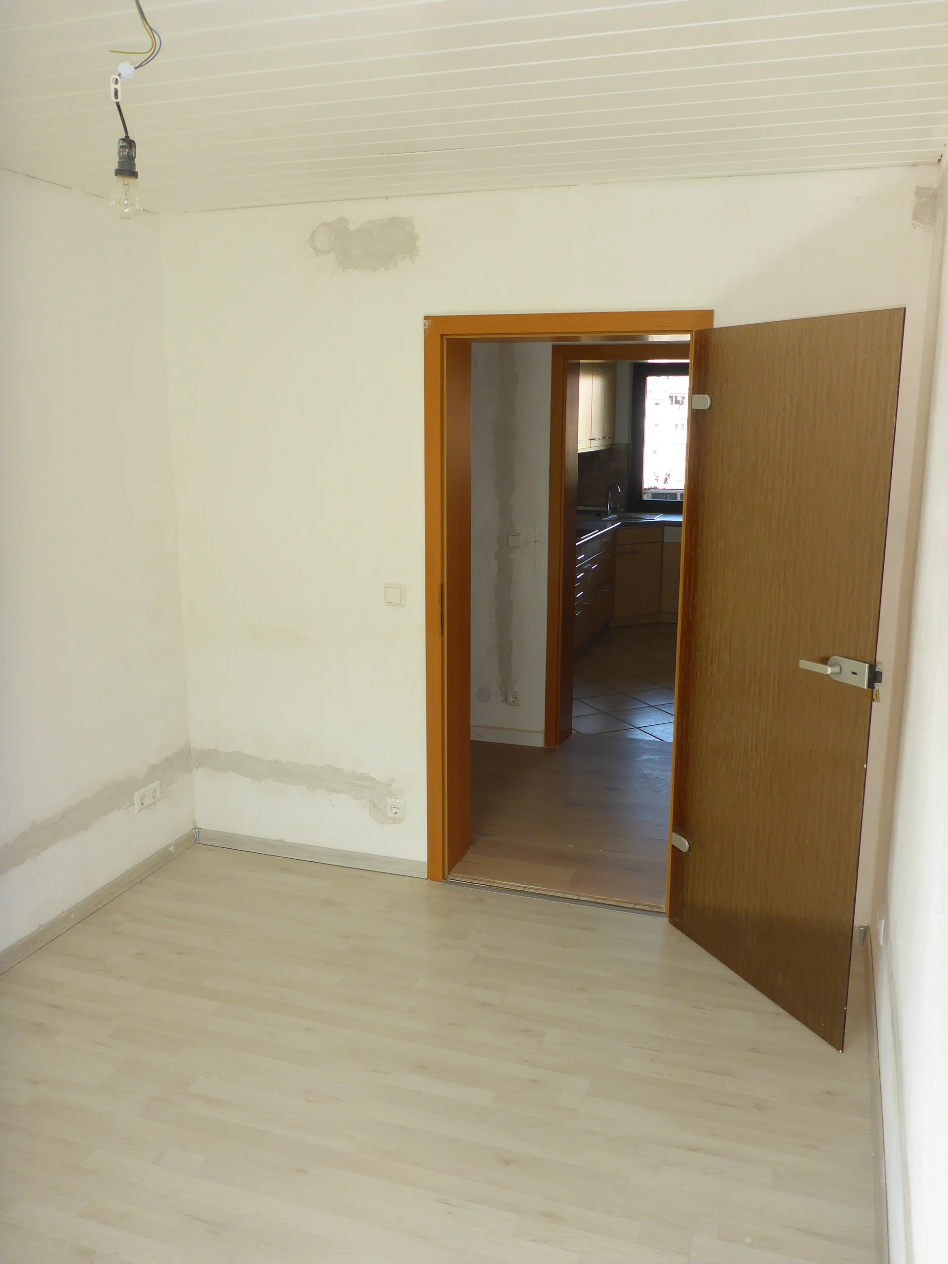 Karlsruhe-Durlach / helle, gemütliche & optimal geschnittene 3-Zimmer-Wohnung mit Einbauküche und West-Loggia in zentraler Lage / sofort bezugsfrei