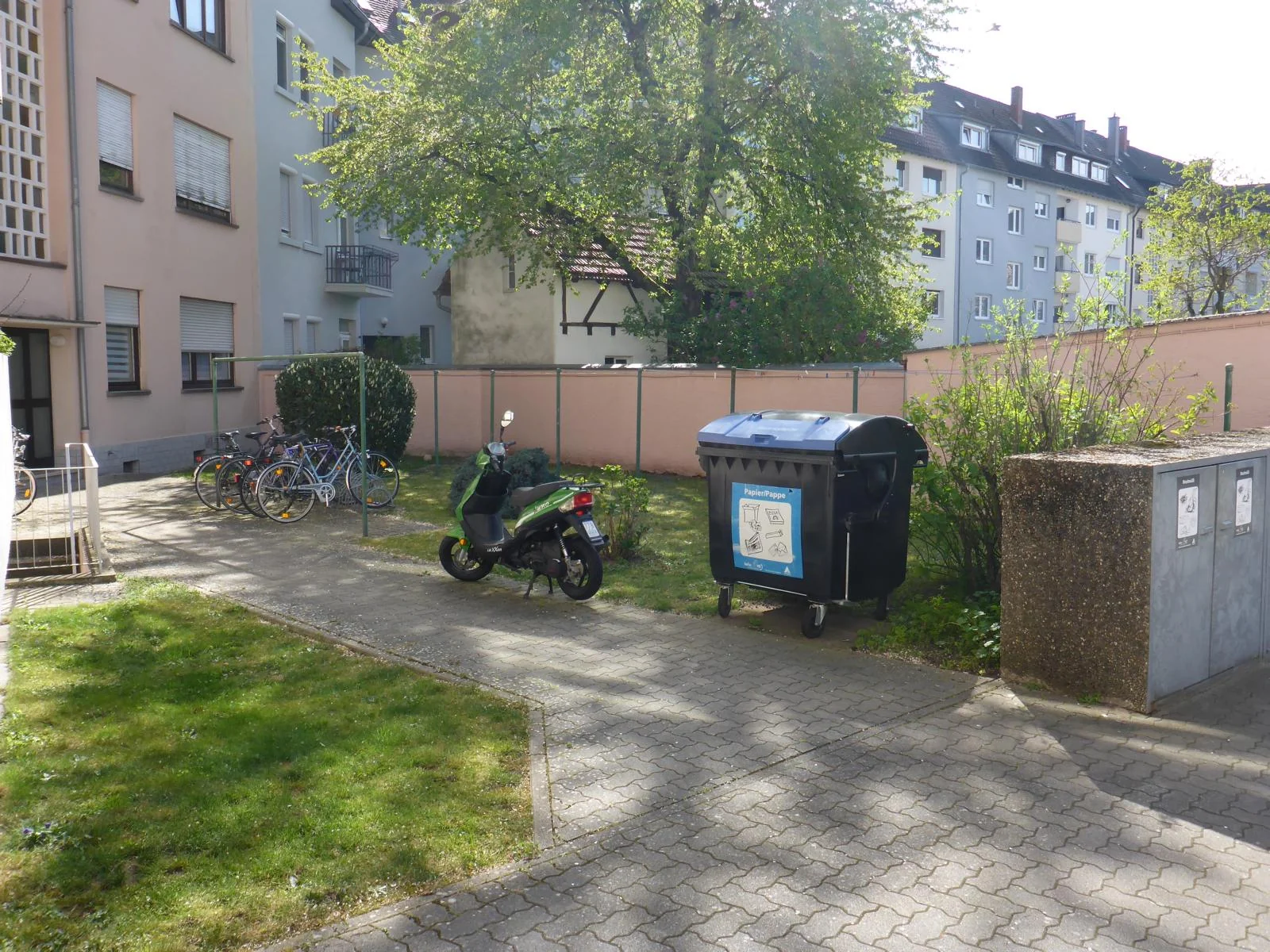 Karlsruhe-Durlach / helle, gemütliche & optimal geschnittene 3-Zimmer-Wohnung mit Einbauküche und West-Loggia in zentraler Lage / sofort bezugsfrei