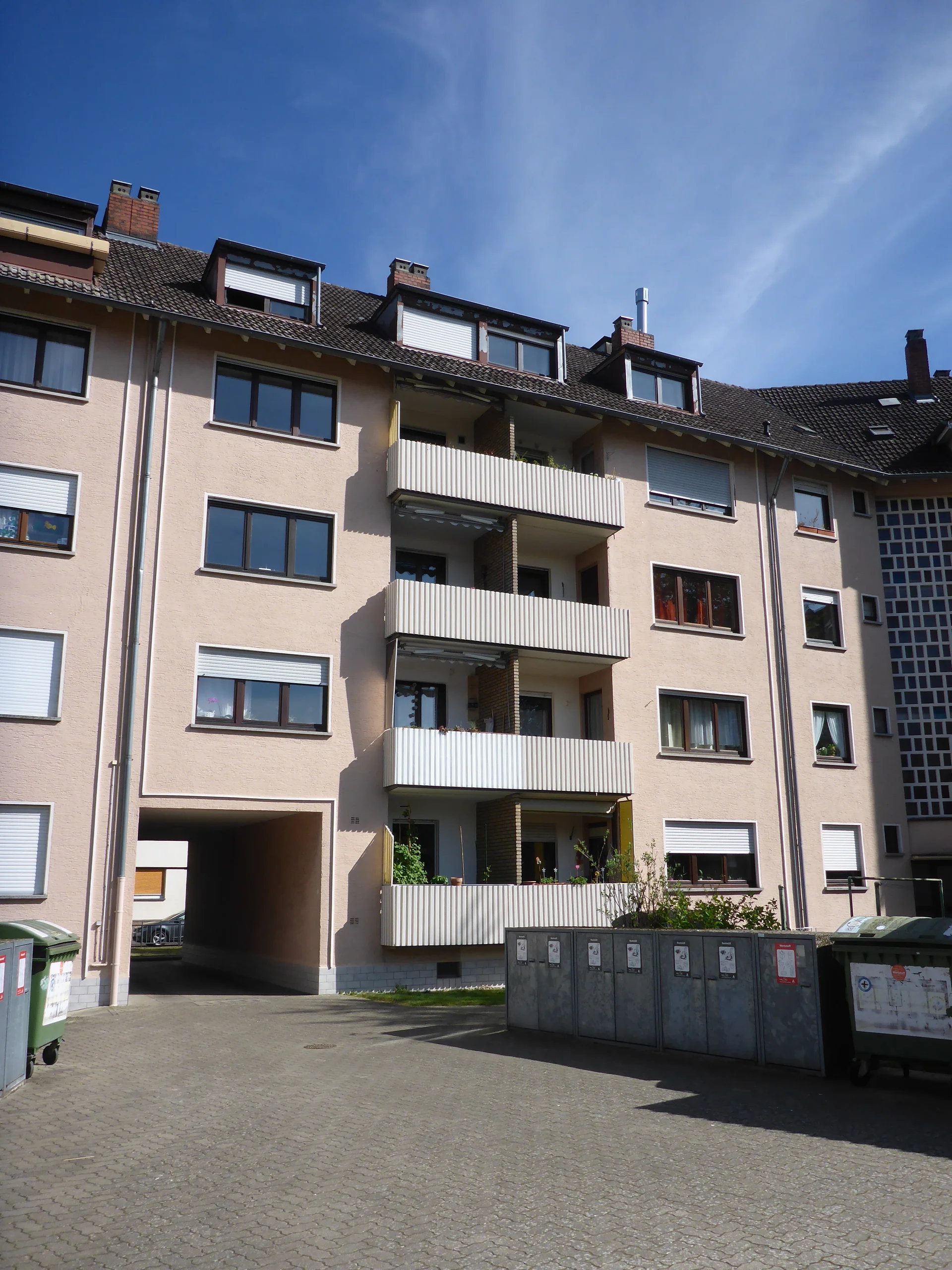 Karlsruhe-Durlach / helle, gemütliche & optimal geschnittene 3-Zimmer-Wohnung mit Einbauküche und West-Loggia in zentraler Lage / sofort bezugsfrei