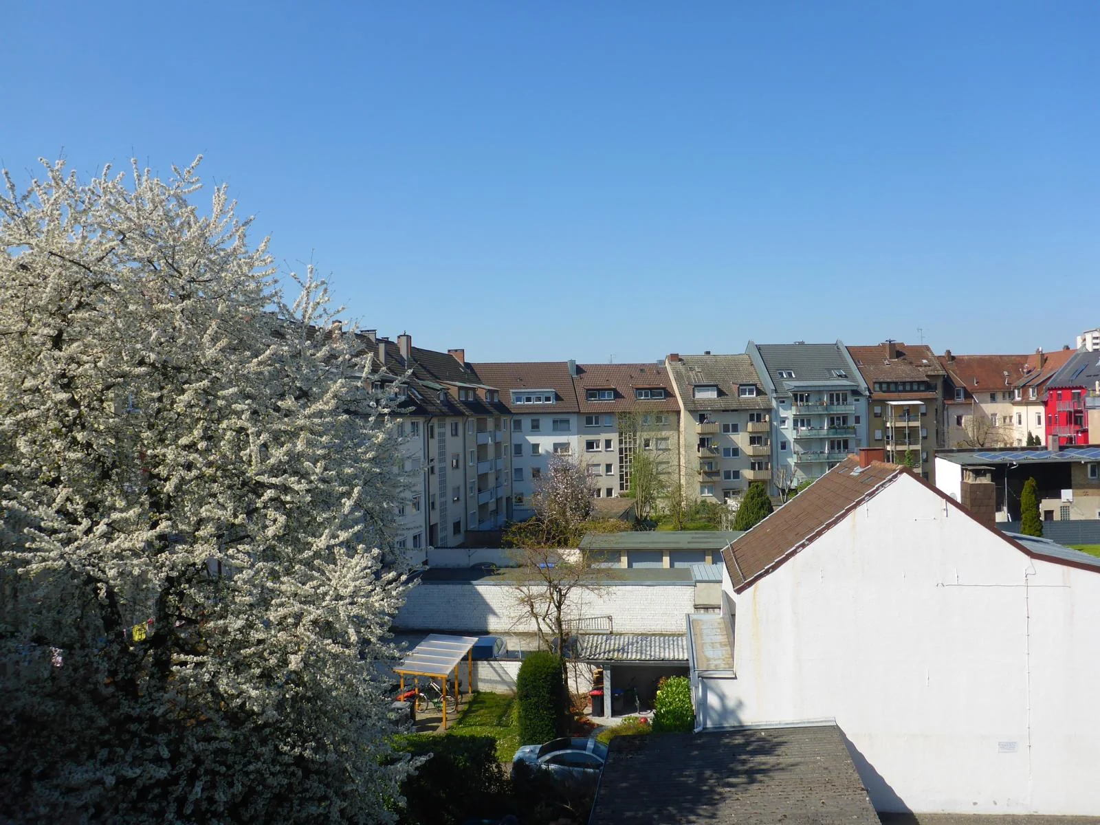 Karlsruhe-Durlach / helle, gemütliche & optimal geschnittene 3-Zimmer-Wohnung mit Einbauküche und West-Loggia in zentraler Lage / sofort bezugsfrei