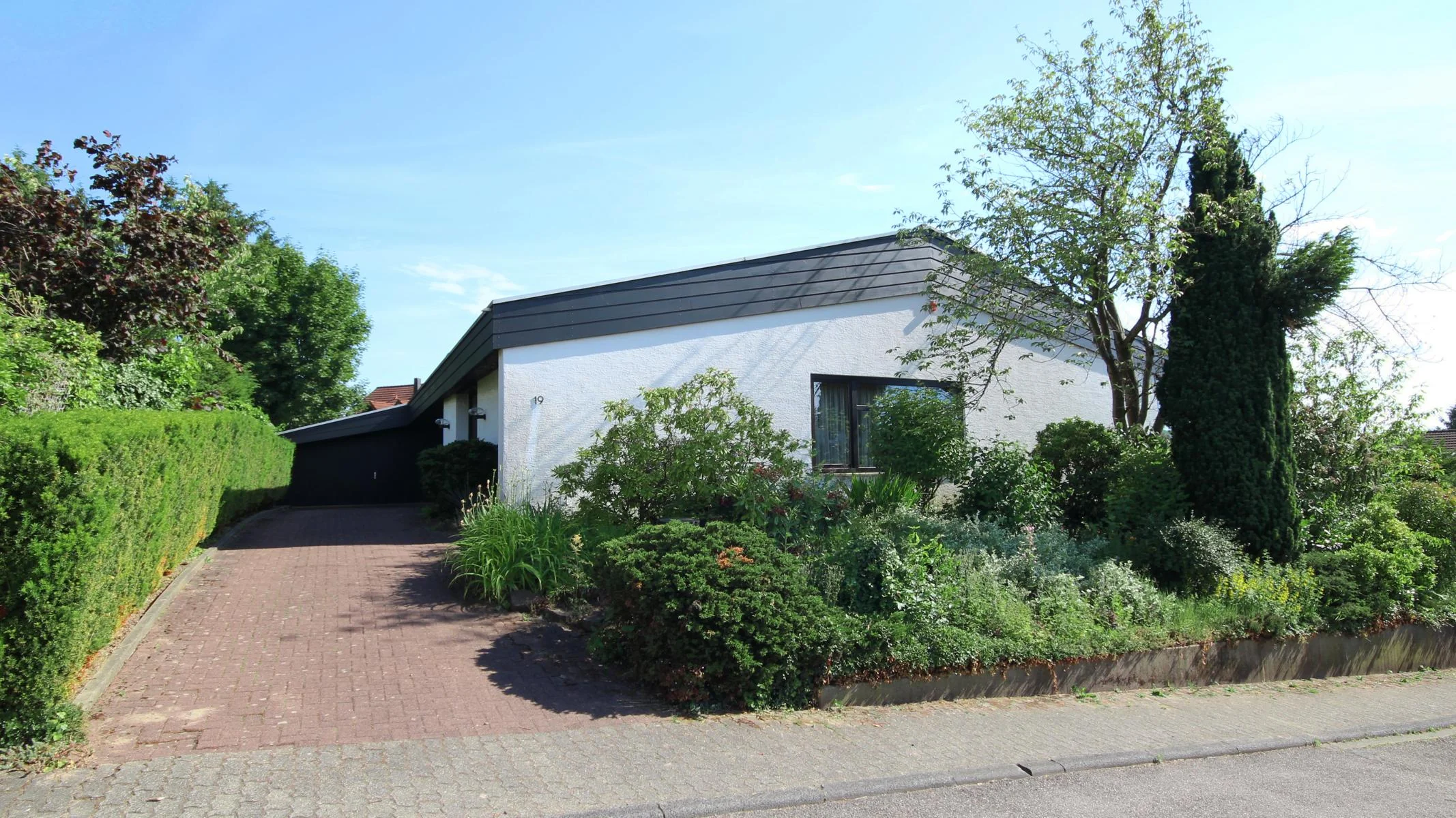 KA-Grünwettersbach / außergewöhnliches Architektenhaus mit tollem Raumkonzept in ruhiger Hangwohnlage
