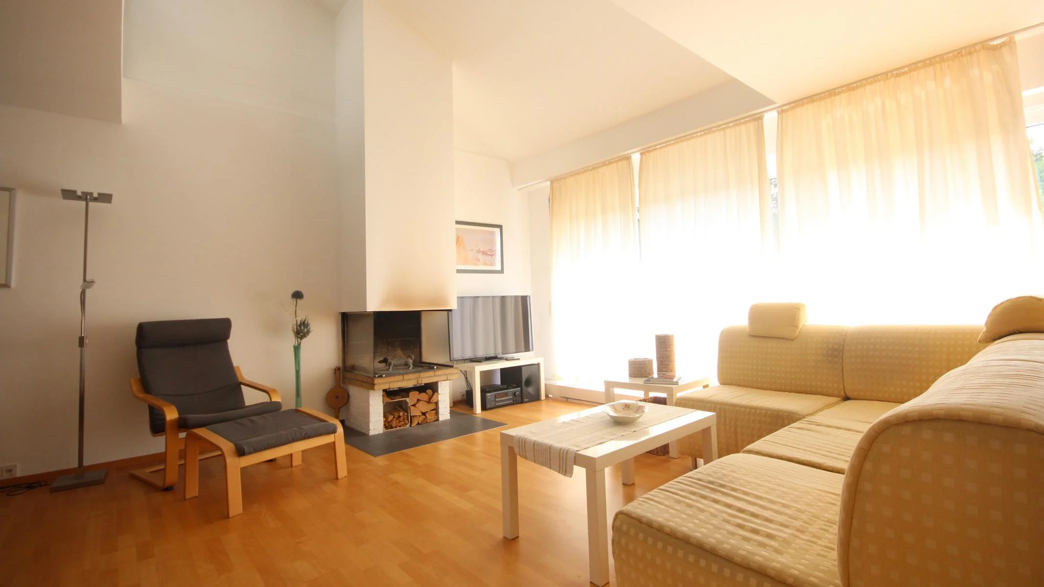 KA-Durlach-Guggelensberg / einzigartige und hochwertige 3,5-Zimmer-Maisonette-Wohnung mit Süd-West-Balkon und KFZ-Stellplatz in naturnaher Lage