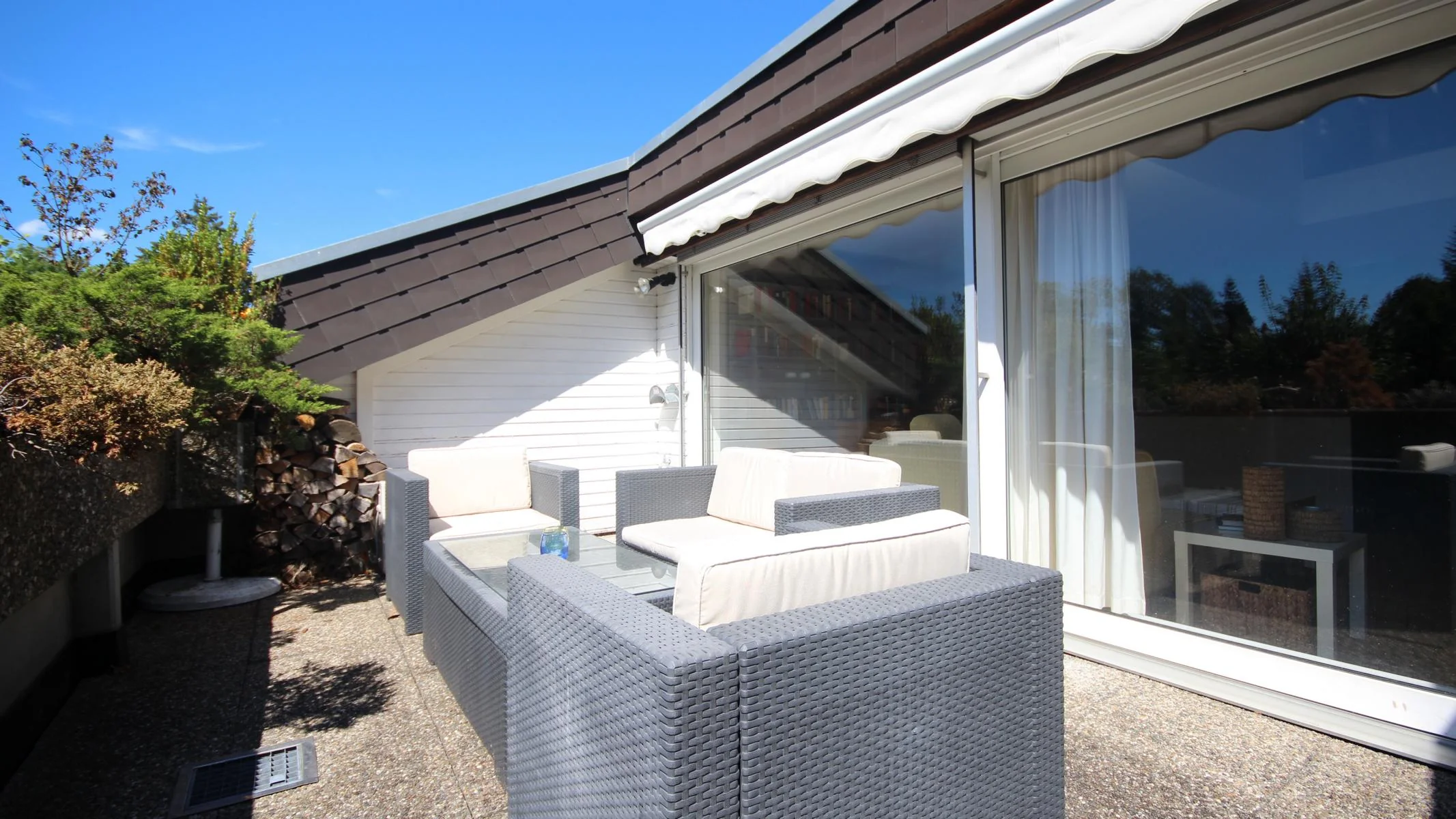 KA-Durlach-Guggelensberg / einzigartige und hochwertige 3,5-Zimmer-Maisonette-Wohnung mit Süd-West-Balkon und KFZ-Stellplatz in naturnaher Lage