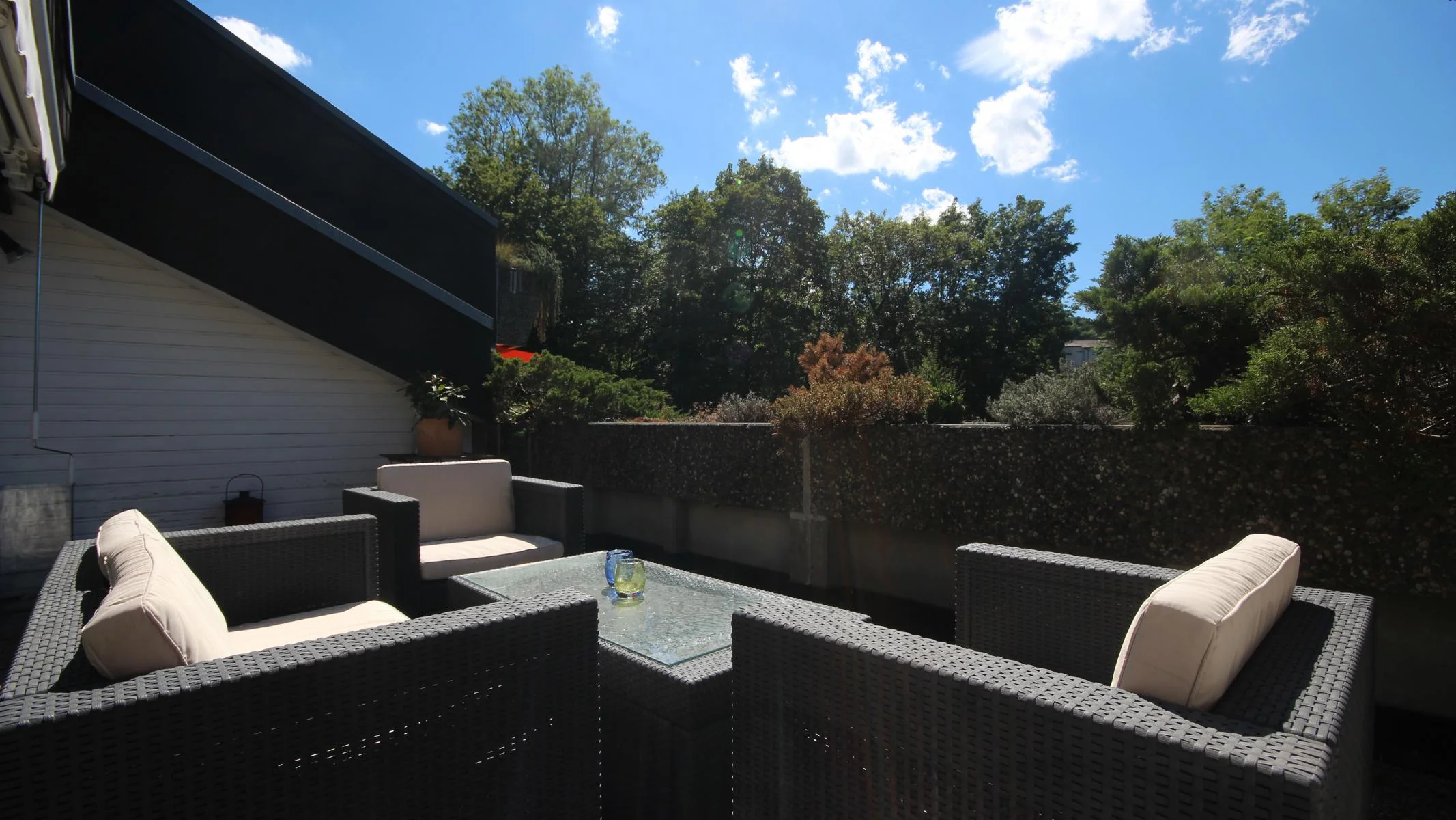 KA-Durlach-Guggelensberg / einzigartige und hochwertige 3,5-Zimmer-Maisonette-Wohnung mit Süd-West-Balkon und KFZ-Stellplatz in naturnaher Lage