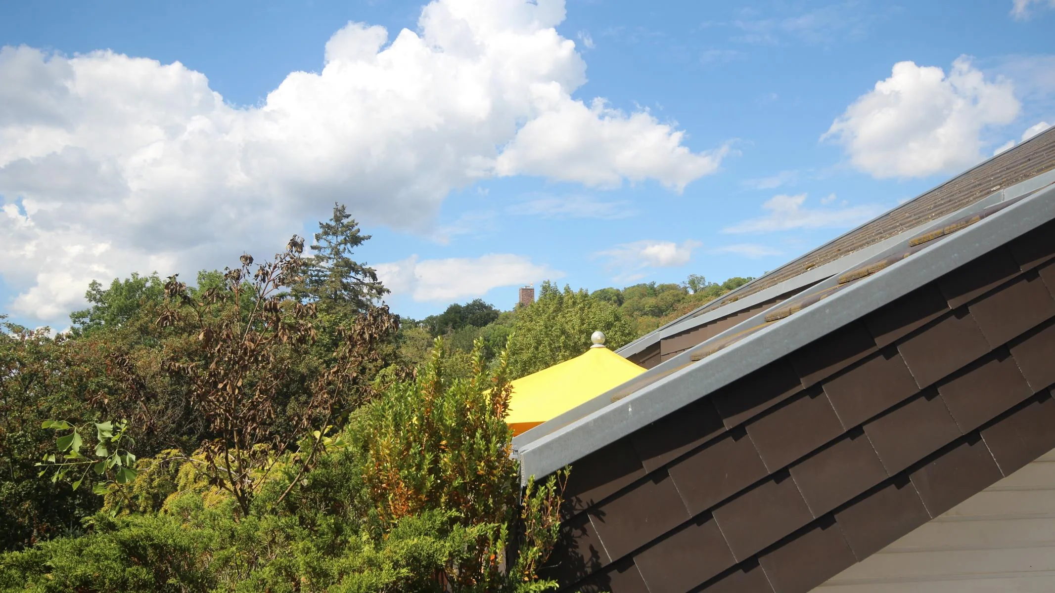 KA-Durlach-Guggelensberg / einzigartige und hochwertige 3,5-Zimmer-Maisonette-Wohnung mit Süd-West-Balkon und KFZ-Stellplatz in naturnaher Lage