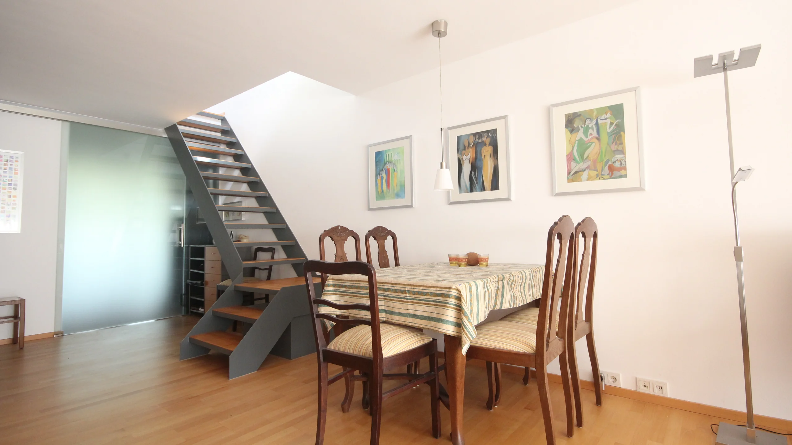 KA-Durlach-Guggelensberg / einzigartige und hochwertige 3,5-Zimmer-Maisonette-Wohnung mit Süd-West-Balkon und KFZ-Stellplatz in naturnaher Lage