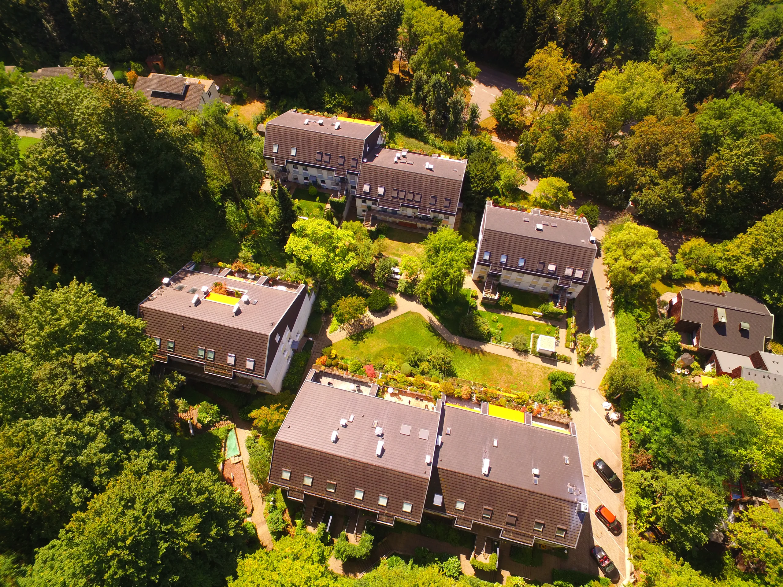 KA-Durlach-Guggelensberg / einzigartige und hochwertige 3,5-Zimmer-Maisonette-Wohnung mit Süd-West-Balkon und KFZ-Stellplatz in naturnaher Lage