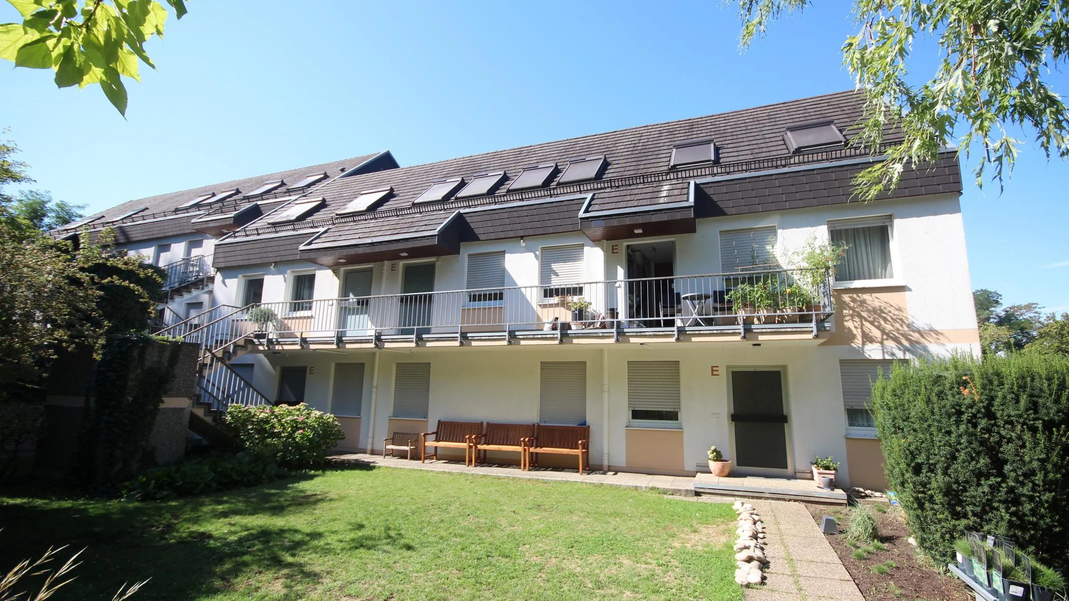 KA-Durlach-Guggelensberg / einzigartige und hochwertige 3,5-Zimmer-Maisonette-Wohnung mit Süd-West-Balkon und KFZ-Stellplatz in naturnaher Lage