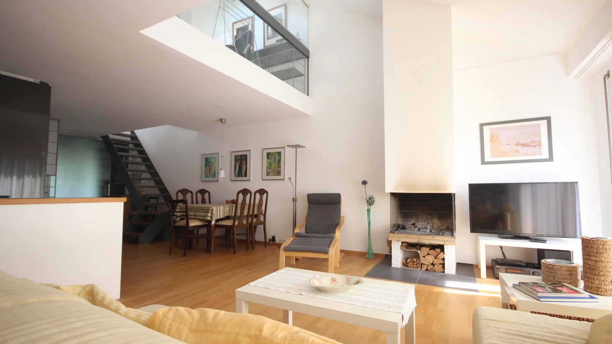 KA-Durlach-Guggelensberg / einzigartige und hochwertige 3,5-Zimmer-Maisonette-Wohnung mit Süd-West-Balkon und KFZ-Stellplatz in naturnaher Lage