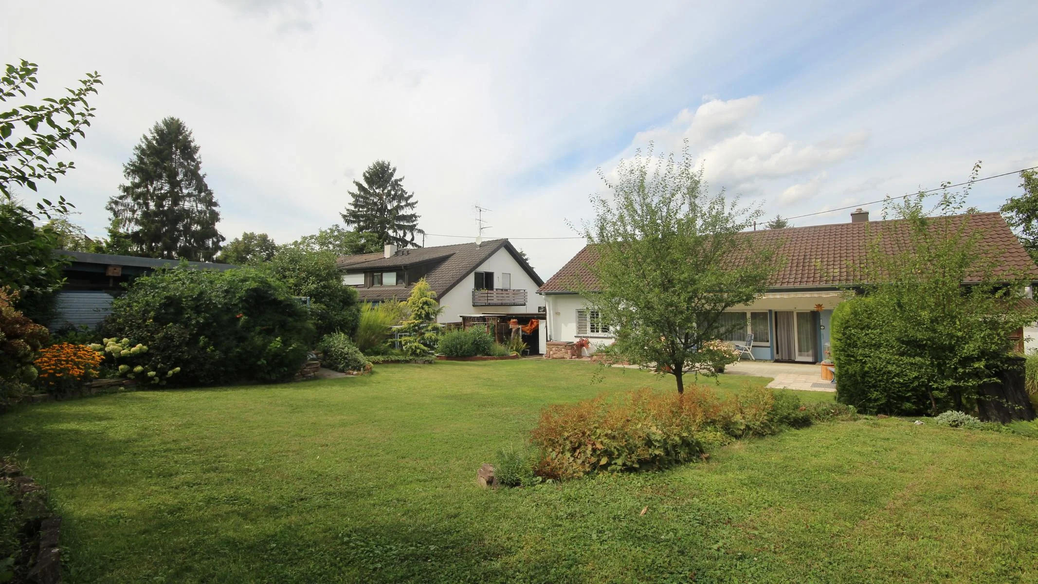 KA-Grötzingen / großzügiges Einfamilienhaus auf weitläufigem und liebevoll gestaltetem Grundstück in ruhiger Sackgassenwohnlage