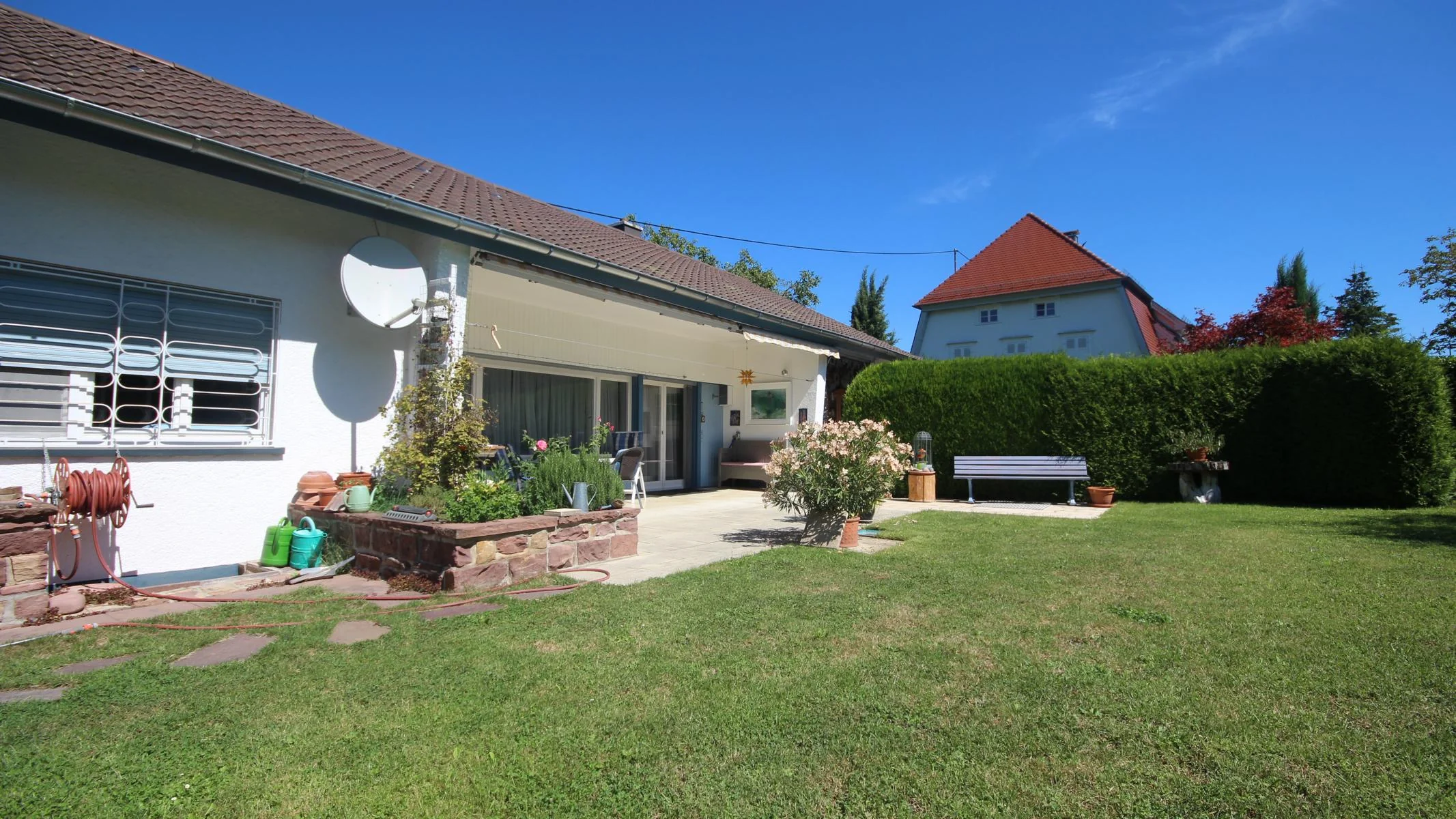 KA-Grötzingen / großzügiges Einfamilienhaus auf weitläufigem und liebevoll gestaltetem Grundstück in ruhiger Sackgassenwohnlage