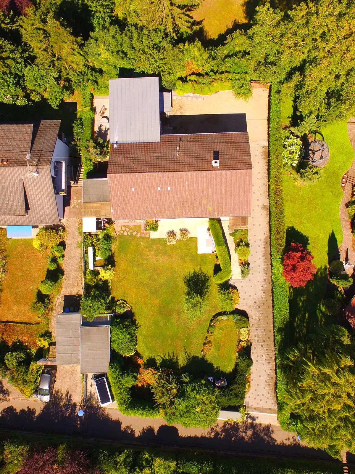 KA-Grötzingen / großzügiges Einfamilienhaus auf weitläufigem und liebevoll gestaltetem Grundstück in ruhiger Sackgassenwohnlage