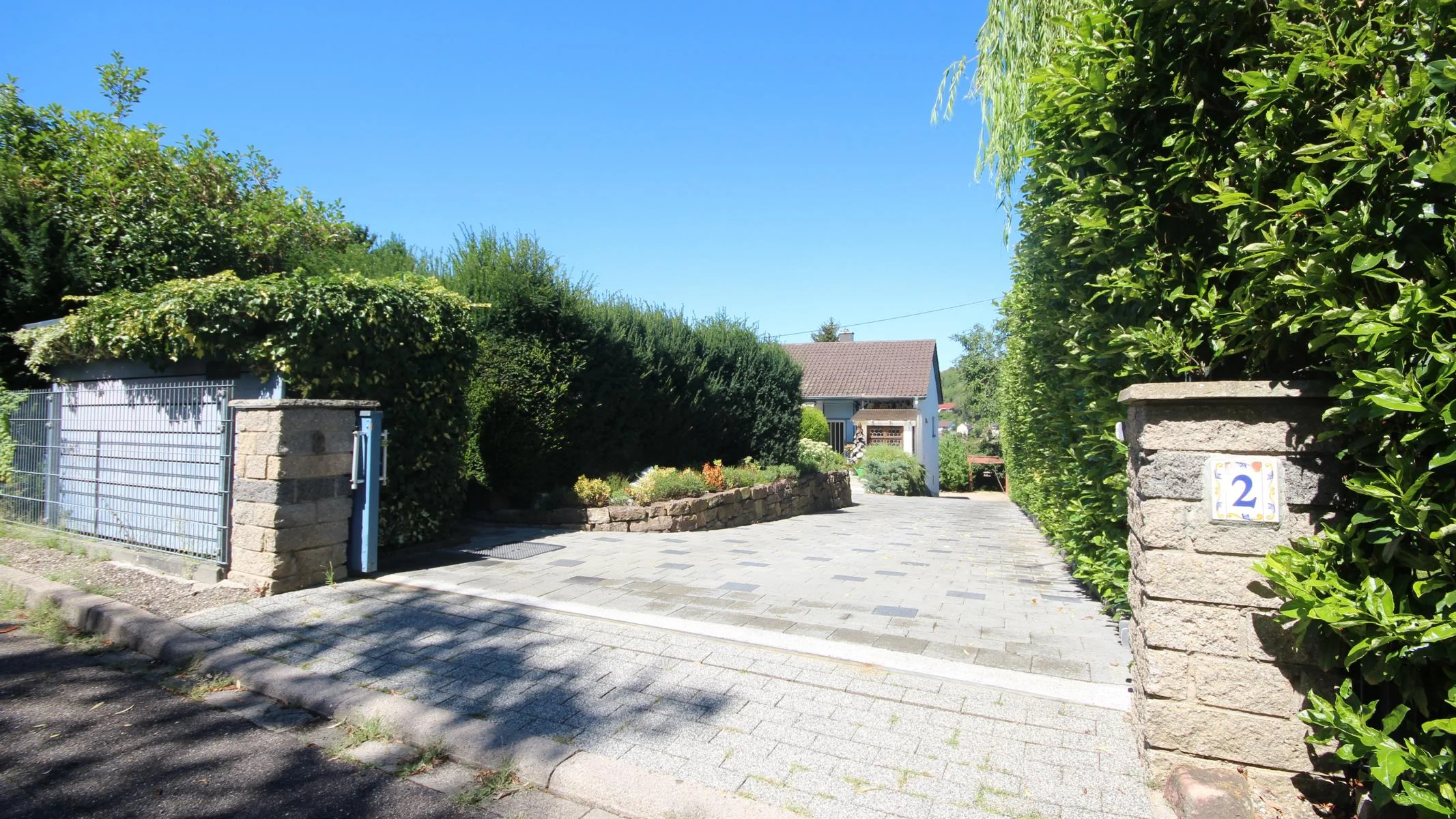 KA-Grötzingen / großzügiges Einfamilienhaus auf weitläufigem und liebevoll gestaltetem Grundstück in ruhiger Sackgassenwohnlage