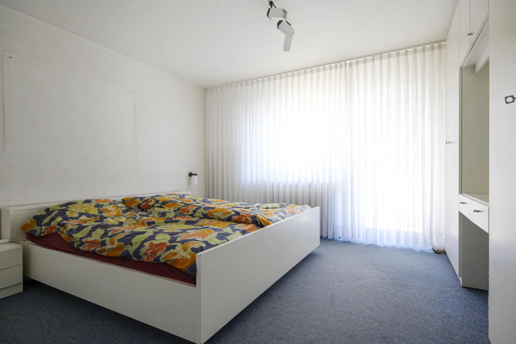 Pfinztal-Berghausen / helle & geräumige 4,5-Zimmer-Wohnung mit großem Balkon und Einzelgarage / zeitnah bezugsfrei