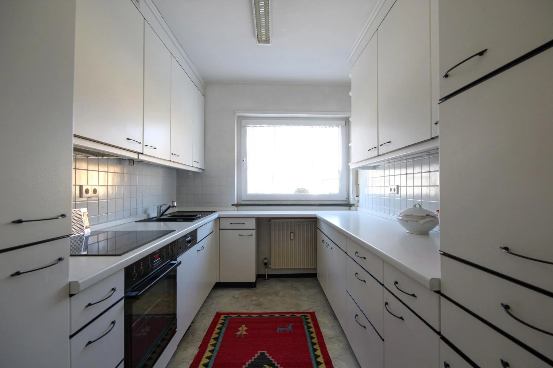 Pfinztal-Berghausen / helle & geräumige 4,5-Zimmer-Wohnung mit großem Balkon und Einzelgarage / zeitnah bezugsfrei