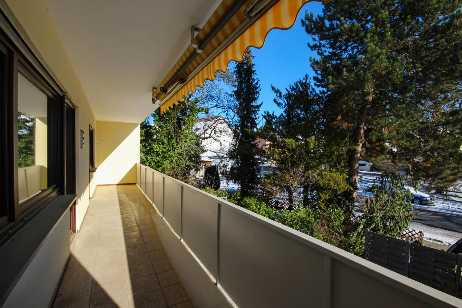 Pfinztal-Berghausen / helle & geräumige 4,5-Zimmer-Wohnung mit großem Balkon und Einzelgarage / zeitnah bezugsfrei