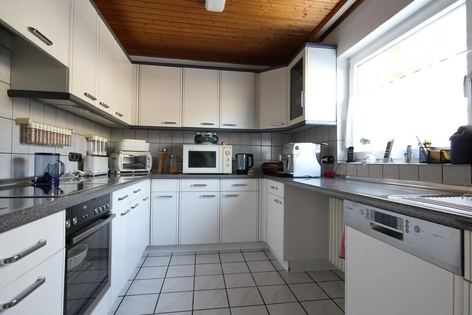 Bruchsal-Helmsheim / gepflegtes Einfamilienhaus mit Terrasse, Garten und Garage / bezugsfrei