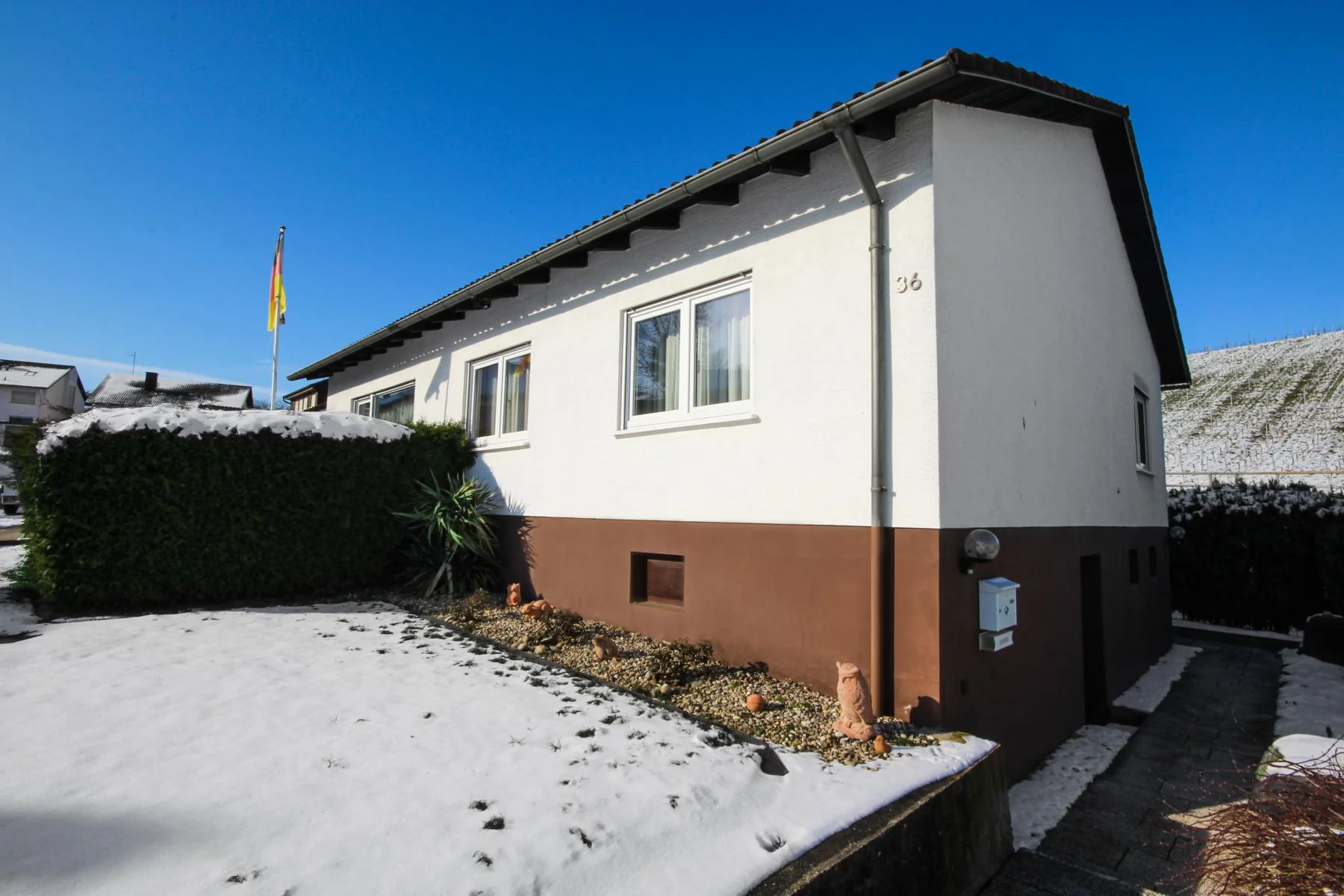 Bruchsal-Helmsheim / gepflegtes Einfamilienhaus mit Terrasse, Garten und Garage / bezugsfrei