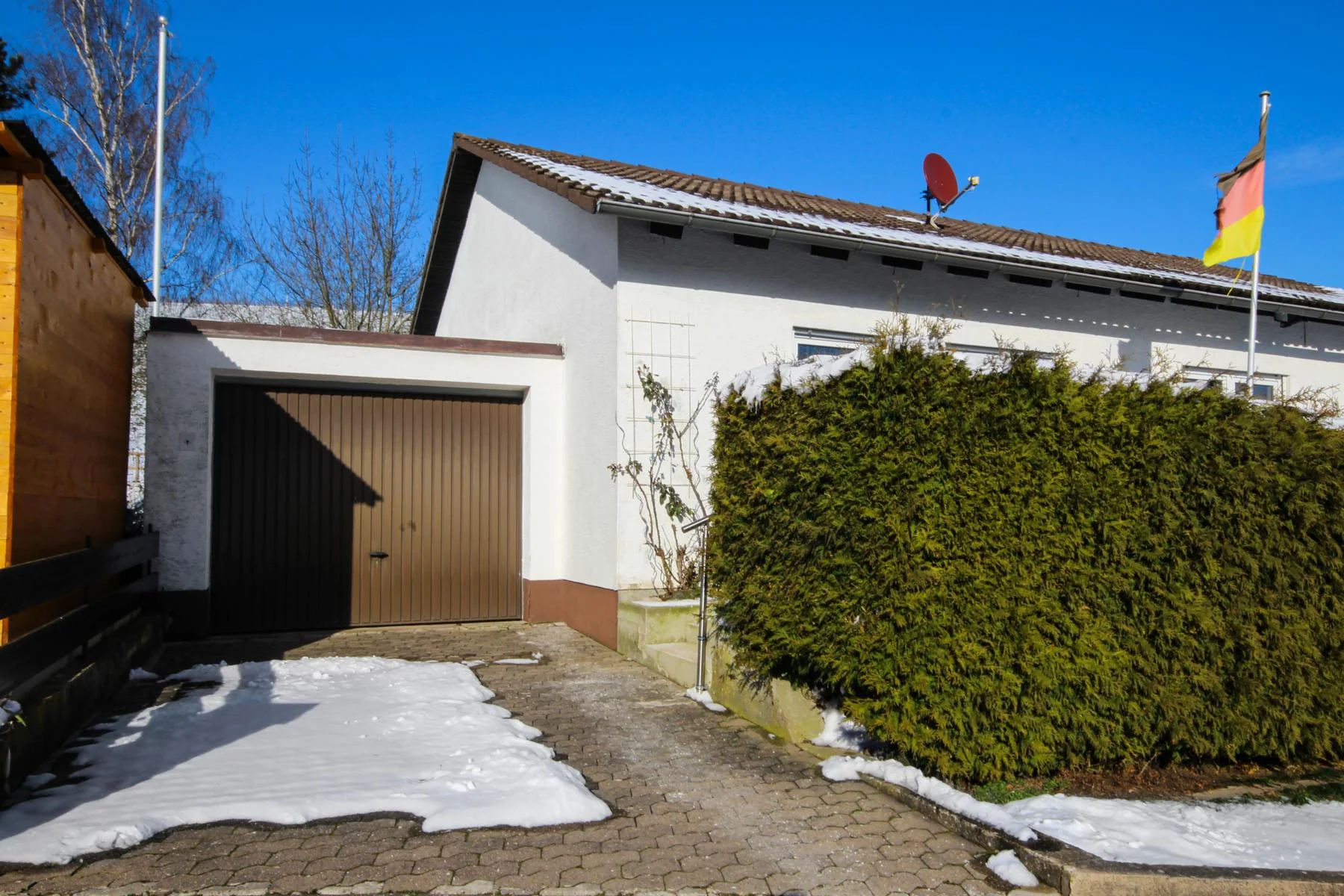 Bruchsal-Helmsheim / gepflegtes Einfamilienhaus mit Terrasse, Garten und Garage / bezugsfrei