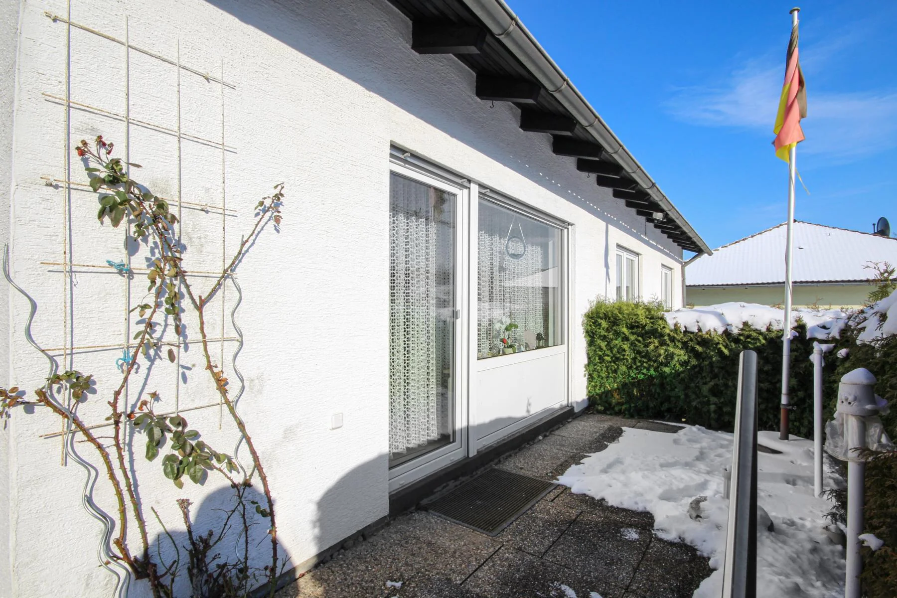 Bruchsal-Helmsheim / gepflegtes Einfamilienhaus mit Terrasse, Garten und Garage / bezugsfrei
