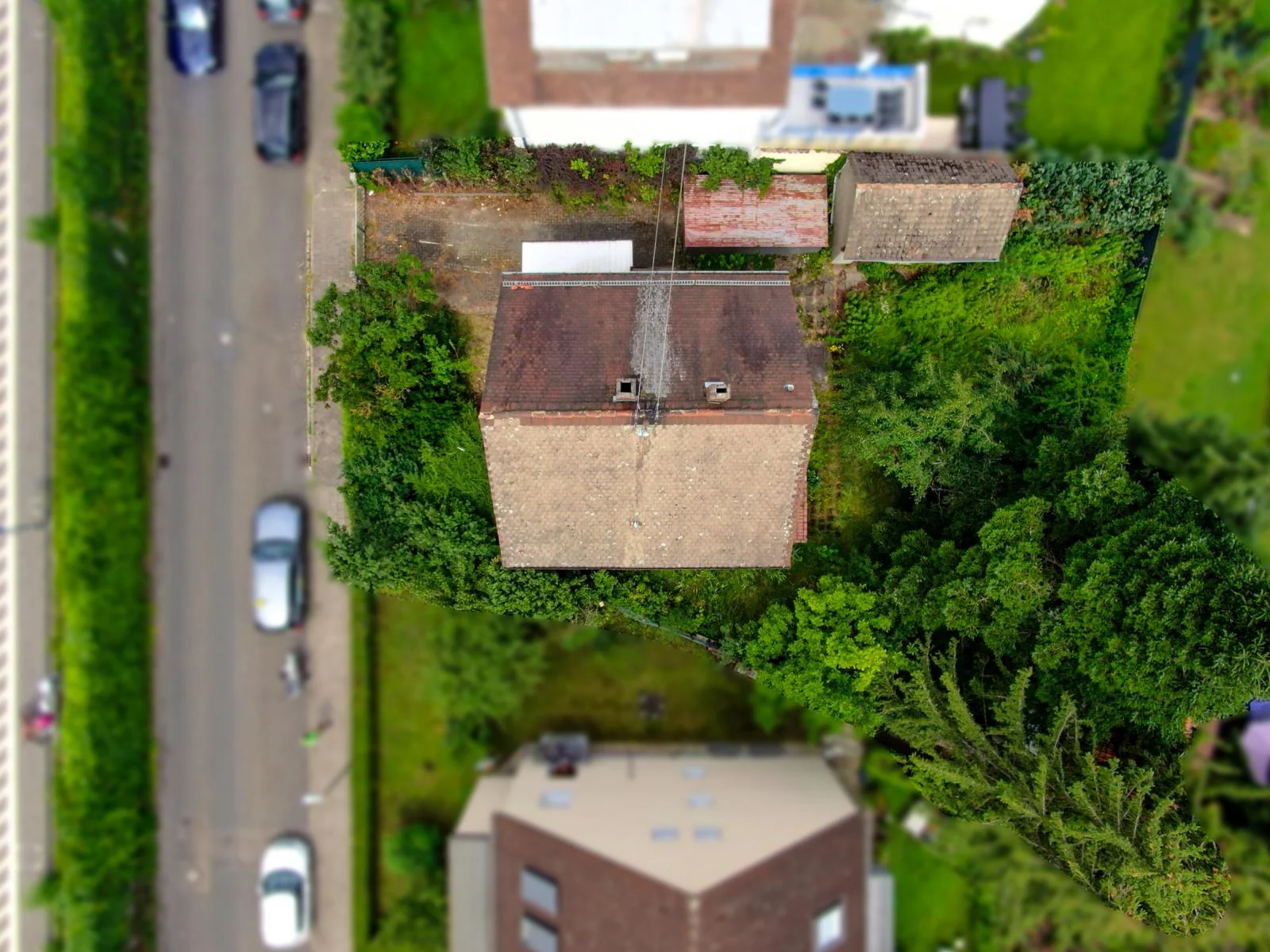 KA-Hagsfeld / sanierungsbedürftiges Einfamilienhaus mit Scheune auf schönem Grundstück / sofort frei