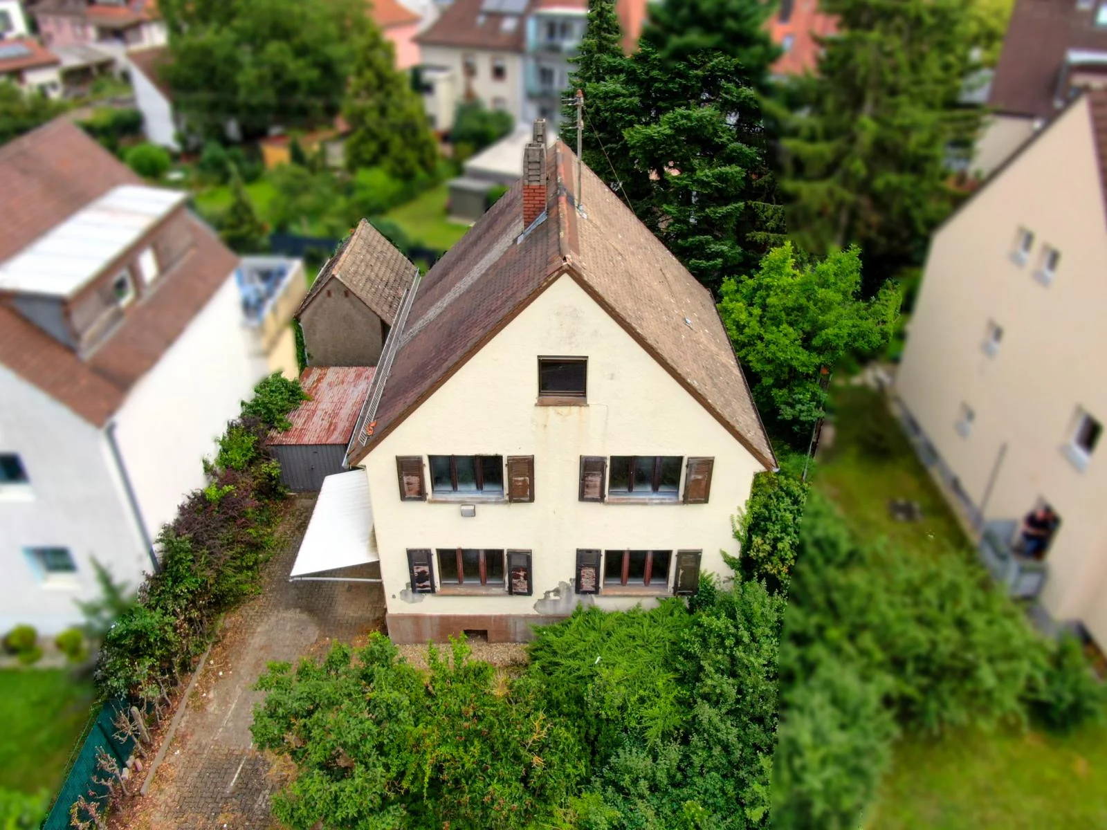 KA-Hagsfeld / sanierungsbedürftiges Einfamilienhaus mit Scheune auf schönem Grundstück / sofort frei