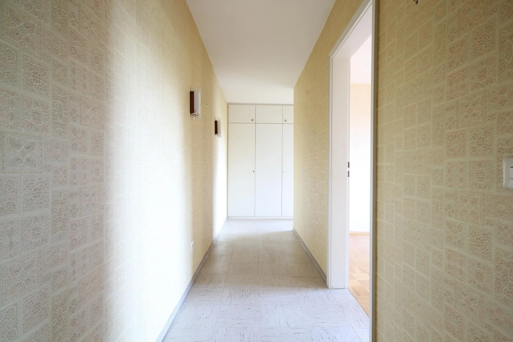 Bad Herrenalb-Rotensol / 2-Zimmer-Wohnung mit Balkon, EKB und KFZ-Stellplatz / sofort bezugsfrei