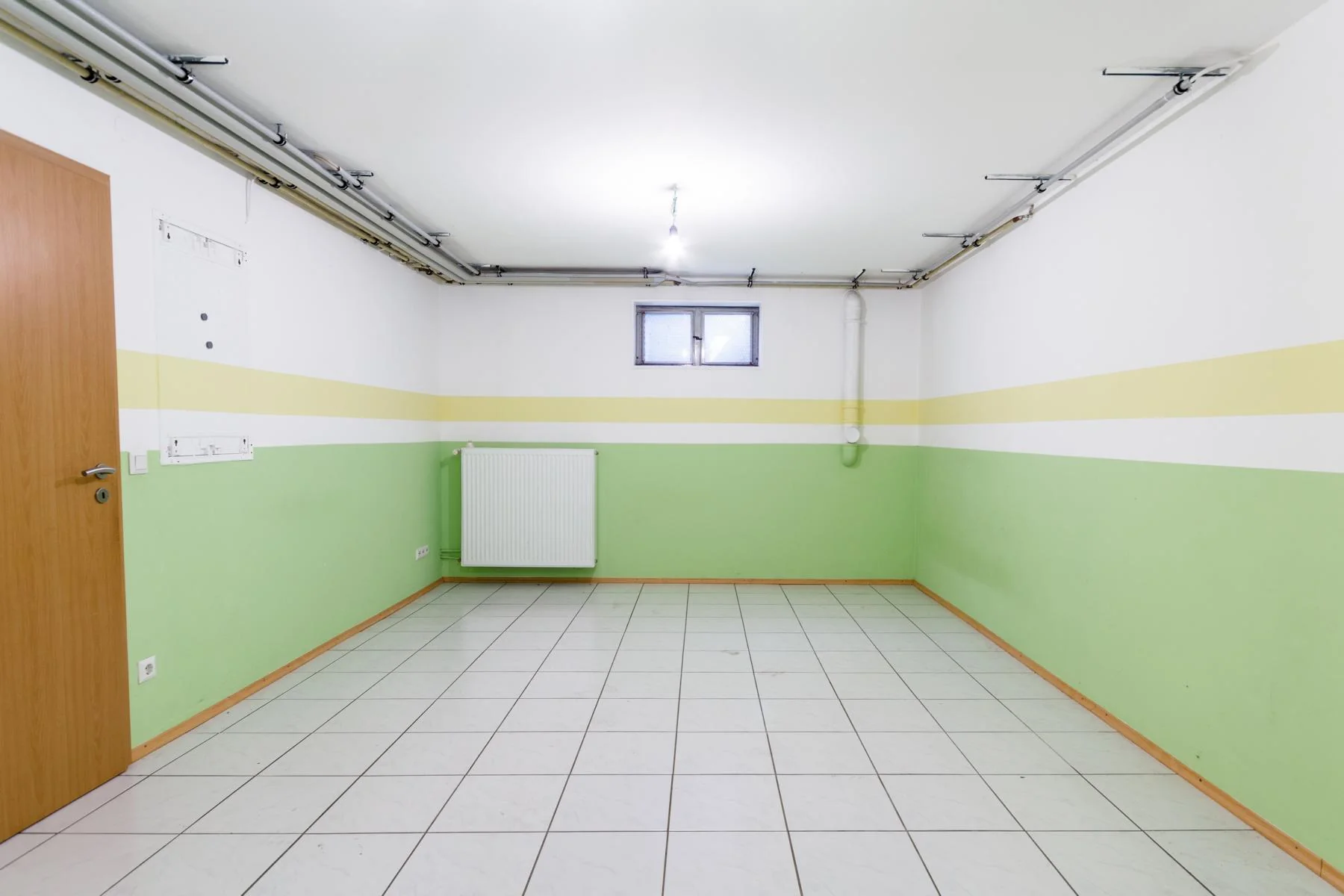 Weingarten in der Pfalz / Doppelhaushälfte mit zwei Garagen in Ortsrandlage / bezugsfrei