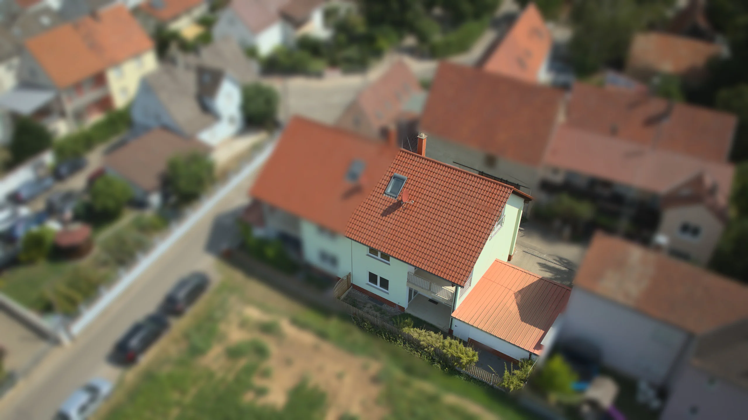 Weingarten in der Pfalz / Doppelhaushälfte mit zwei Garagen in Ortsrandlage / bezugsfrei