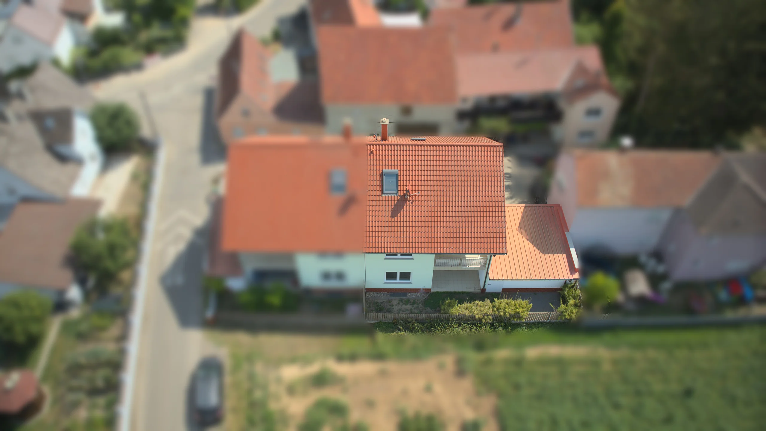Weingarten in der Pfalz / Doppelhaushälfte mit zwei Garagen in Ortsrandlage / bezugsfrei