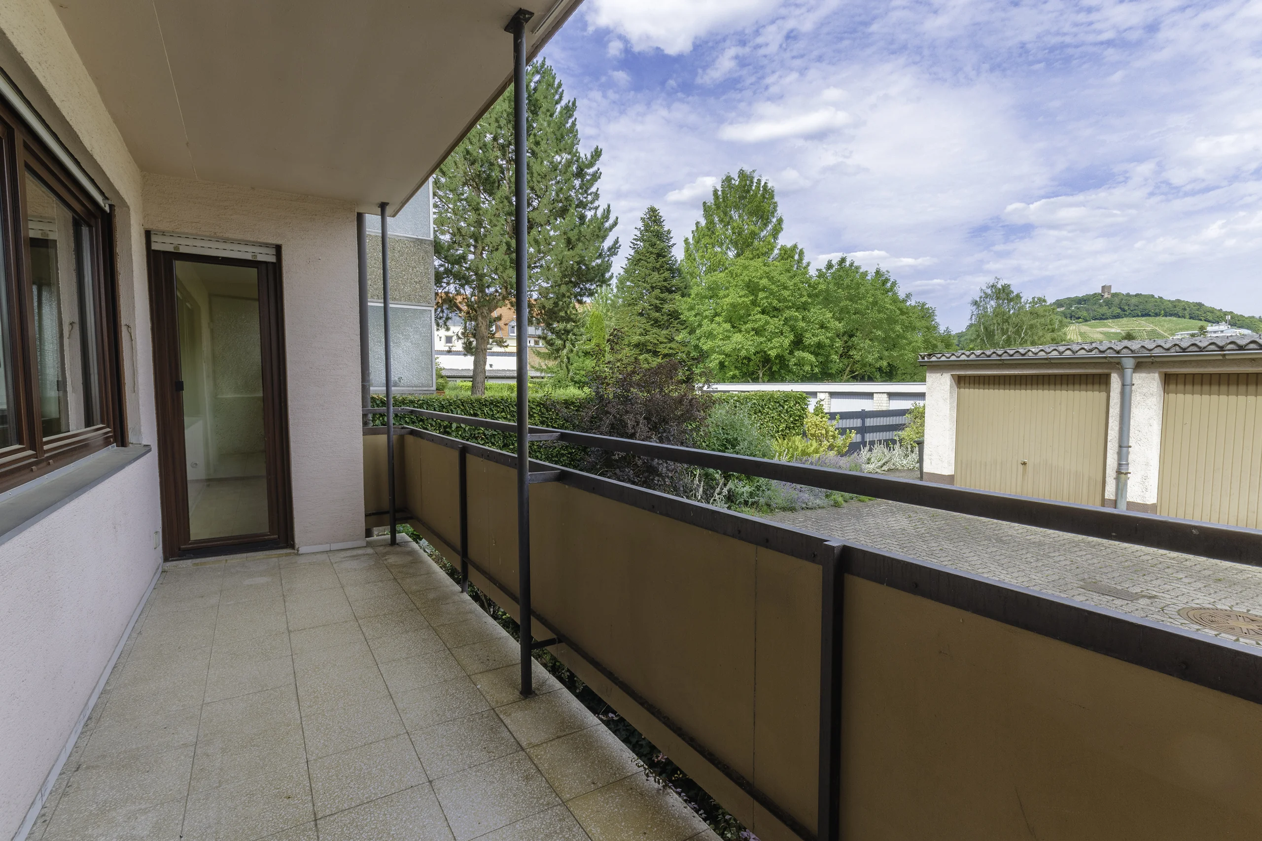 KA-Durlach / geräumige 2-Zi-Whg mit großem Balkon & Turmbergblick in toller Lage / sofort bezugsfrei