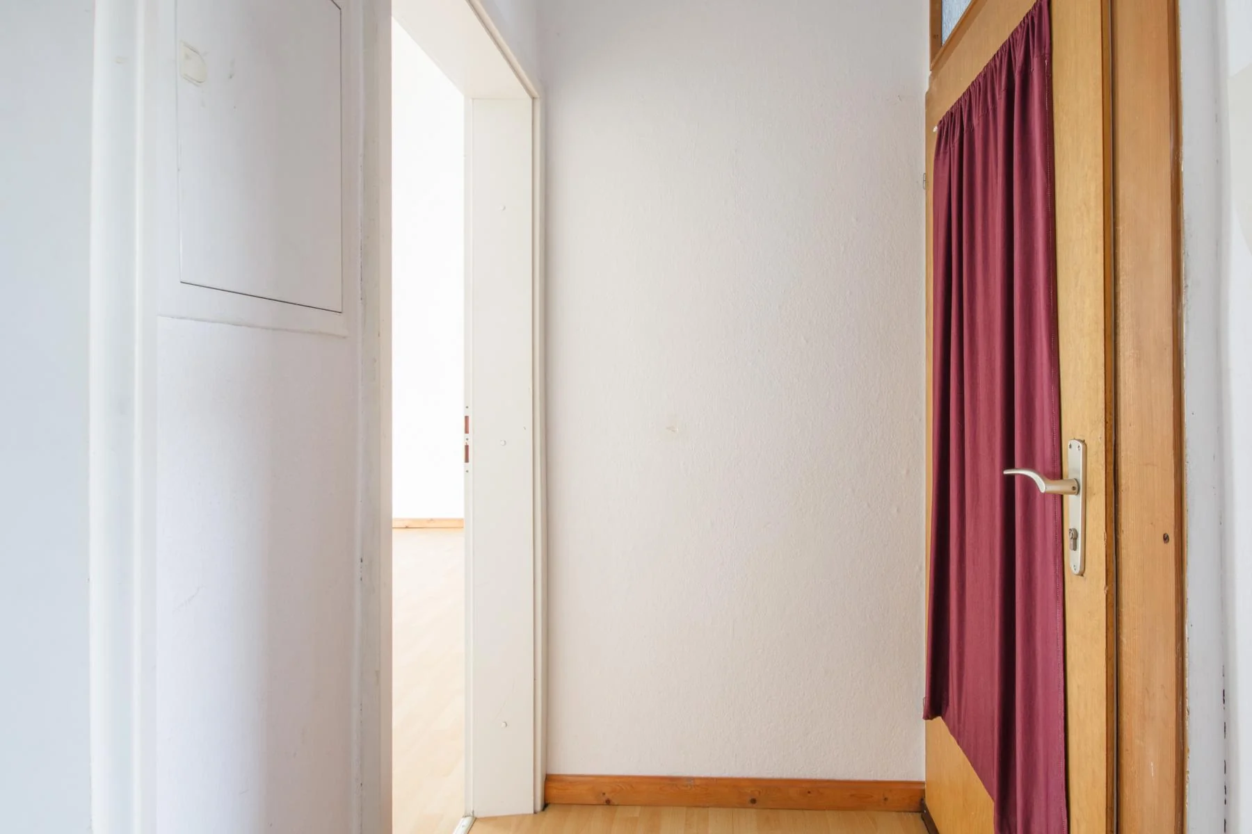 Karlsruhe-Südstadt / schöne 2-Zimmer-Wohnung mit Abstellkammer und Keller in zentraler Lage / sofort bezugsfrei