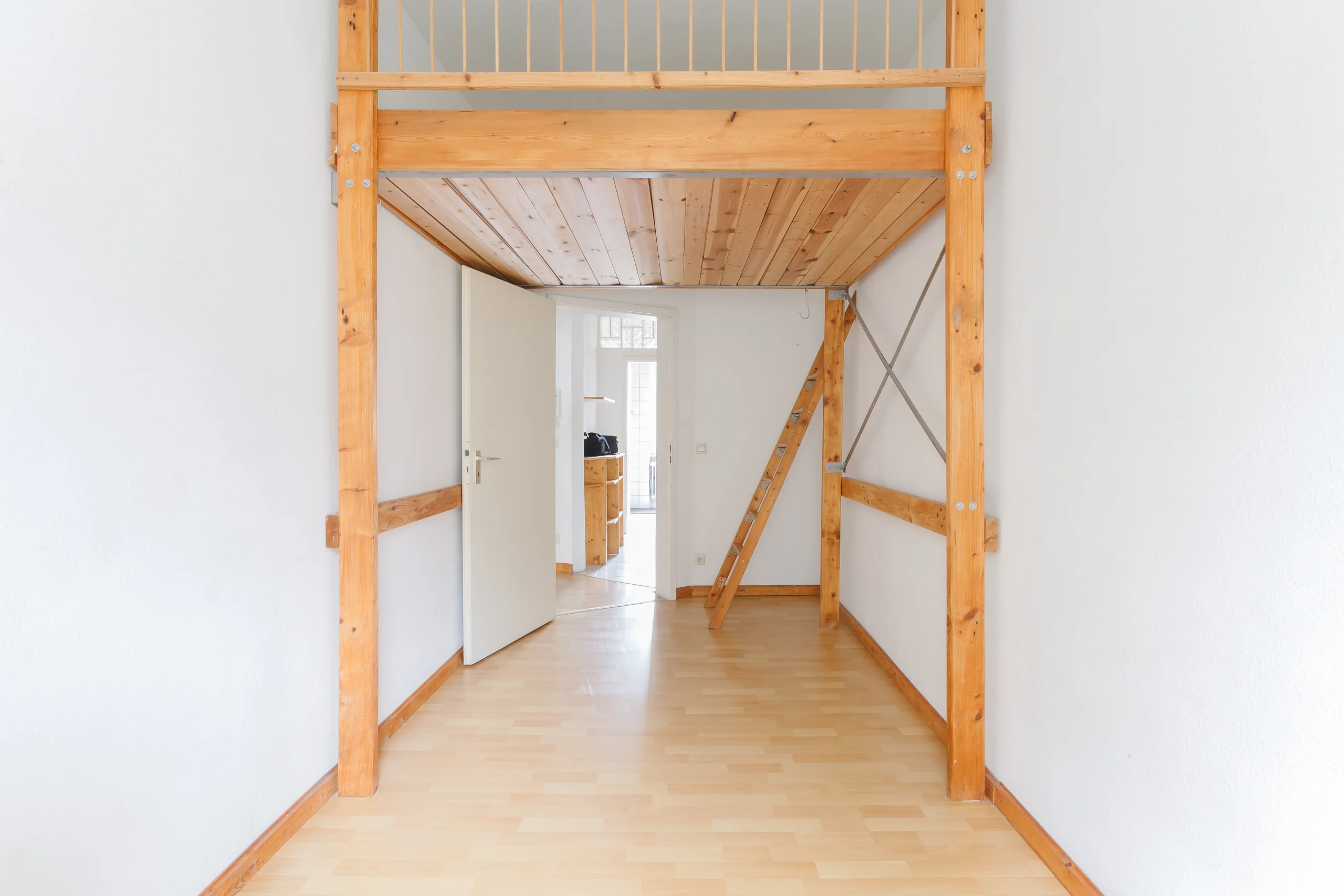 Karlsruhe-Südstadt / schöne 2-Zimmer-Wohnung mit Abstellkammer und Keller in zentraler Lage / sofort bezugsfrei
