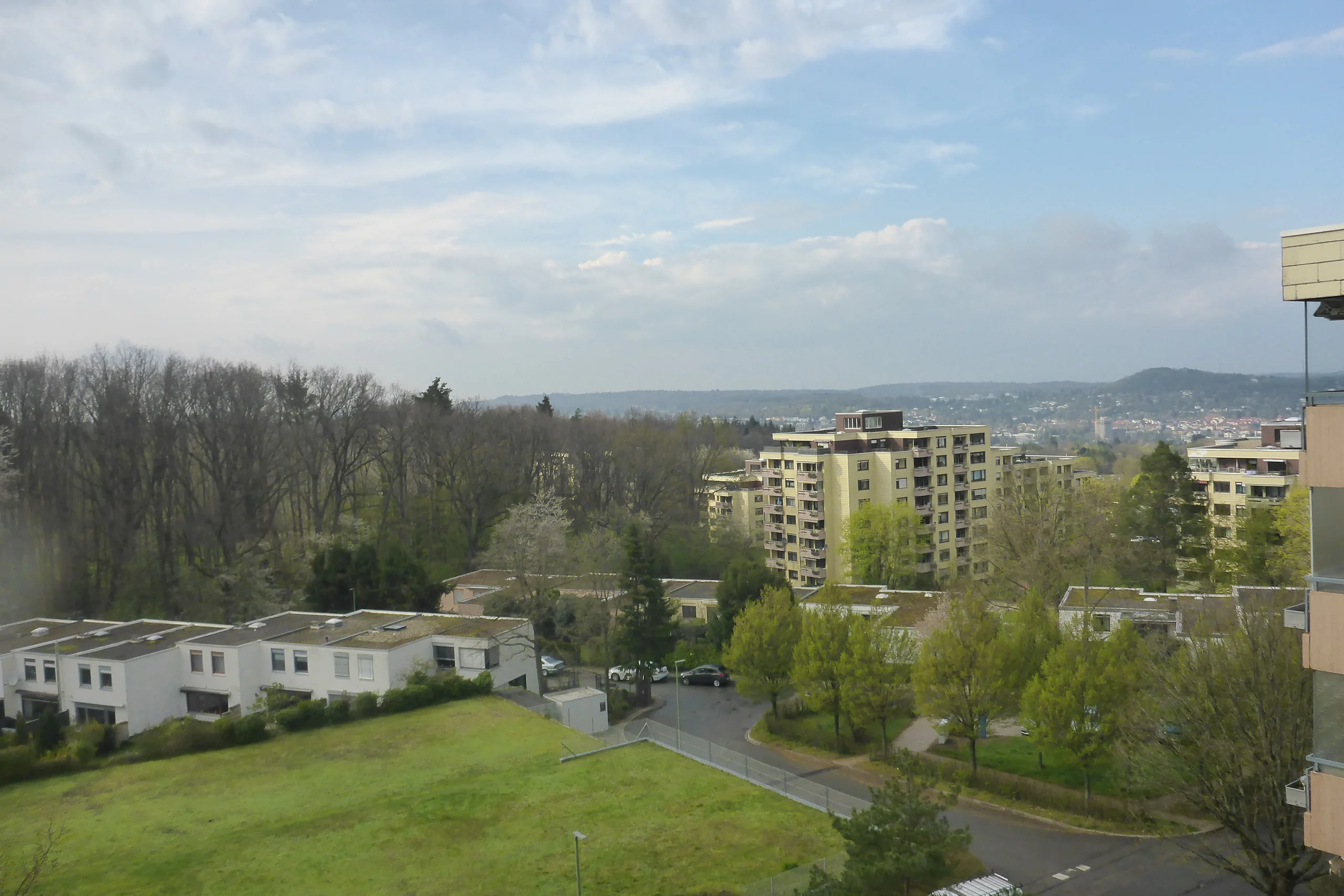 Pforzheim-Sonnenhof / gemütliche 3,5-Zi-Whg im 5.OG mit 2 Balkonen, Weitblick und Garage / bezugsfrei!