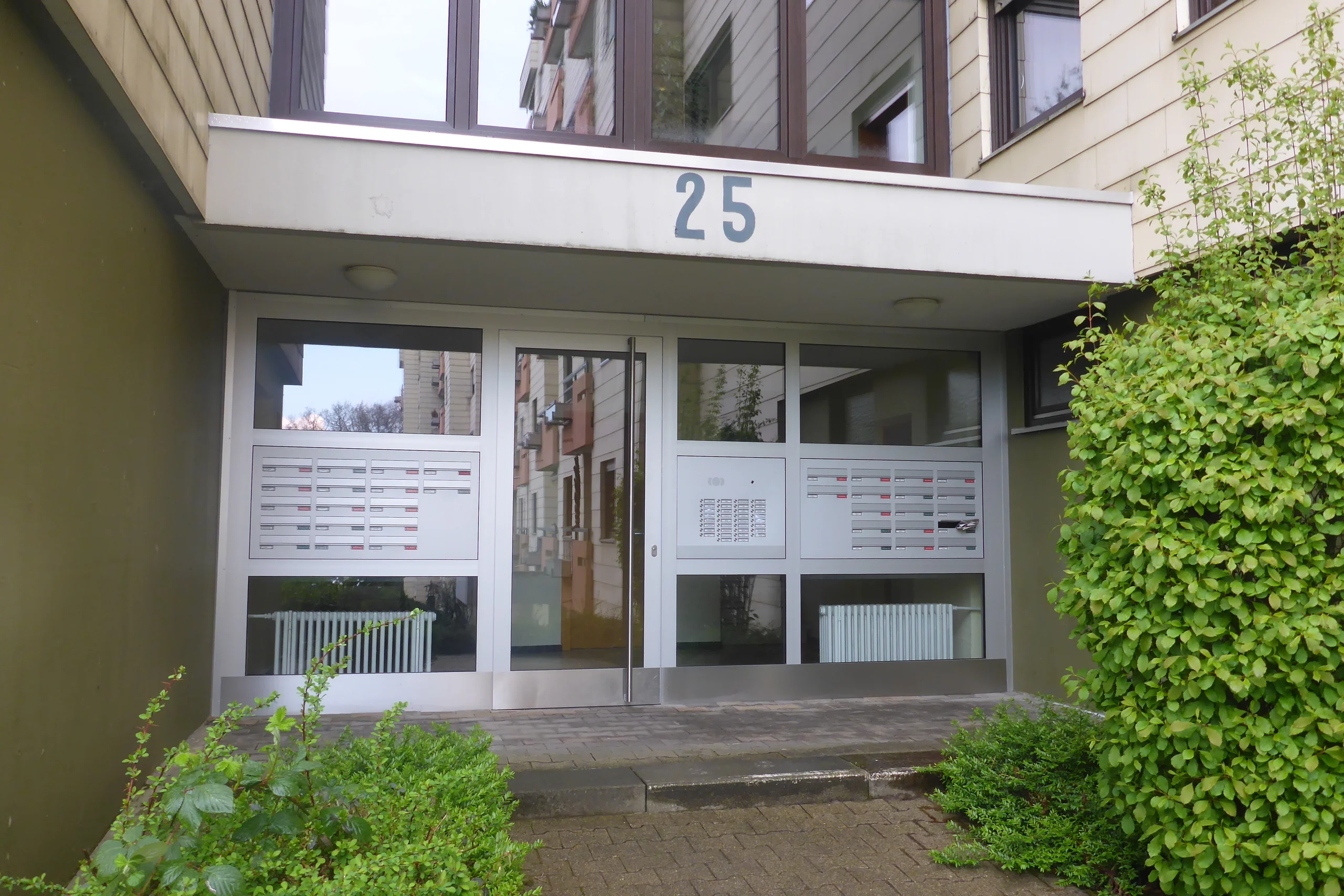 Pforzheim-Sonnenhof / gemütliche 3,5-Zi-Whg im 5.OG mit 2 Balkonen, Weitblick und Garage / bezugsfrei!