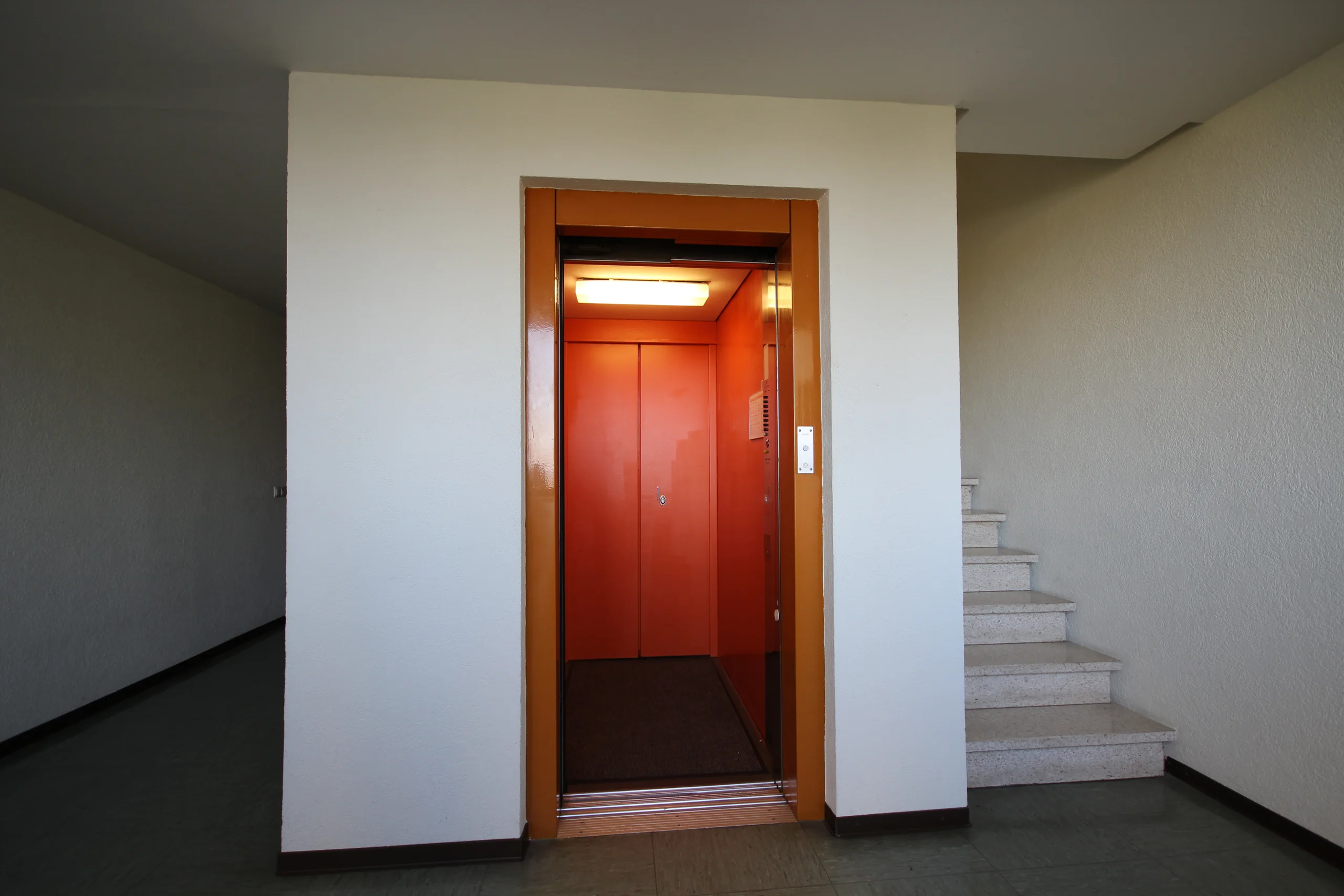 Pforzheim-Sonnenhof / gemütliche 3,5-Zi-Whg im 5.OG mit 2 Balkonen, Weitblick und Garage / bezugsfrei!