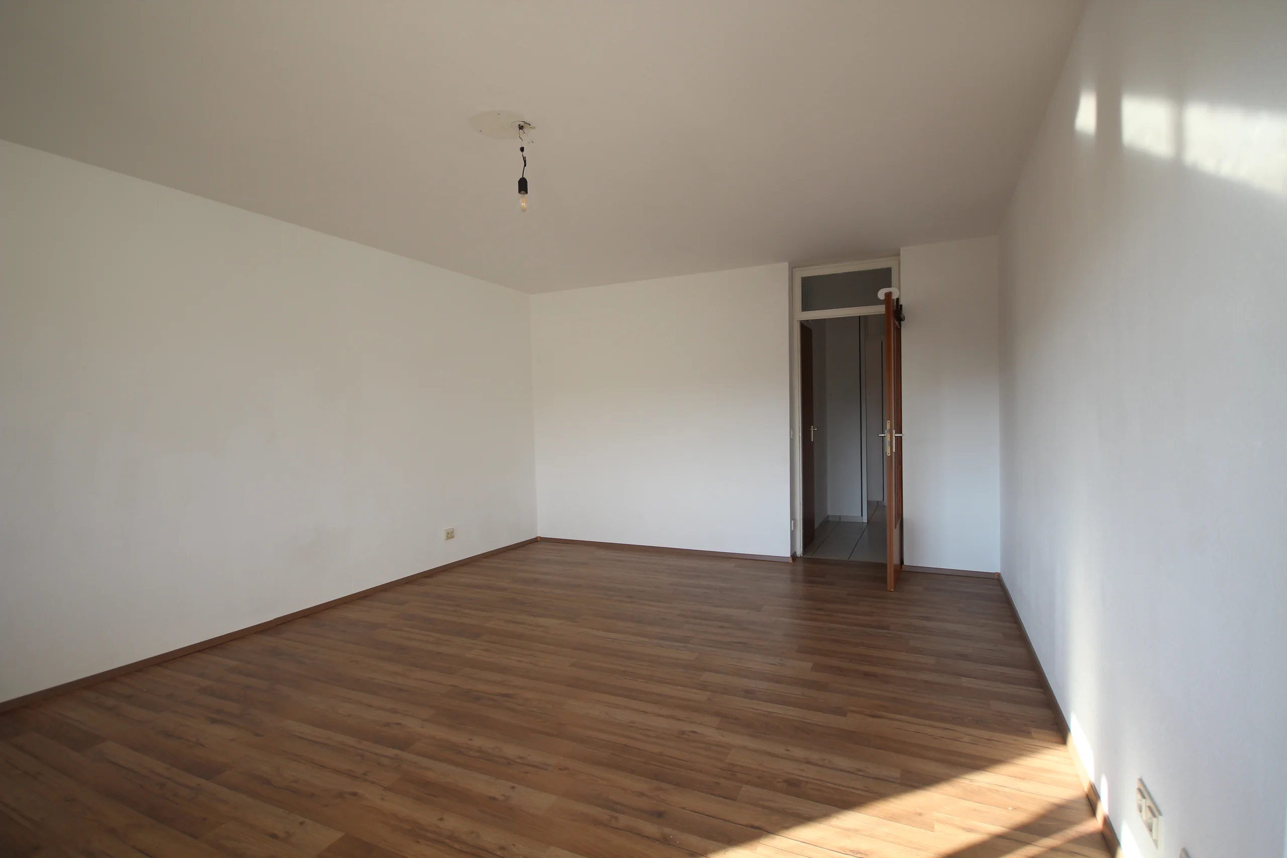 Pforzheim-Sonnenhof / gemütliche 3,5-Zi-Whg im 5.OG mit 2 Balkonen, Weitblick und Garage / bezugsfrei!