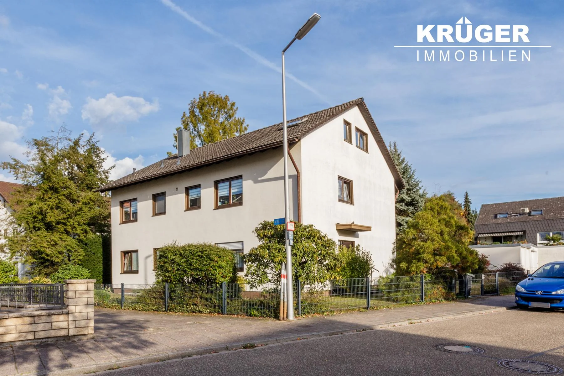 KA-Daxlanden / geräumiges Zweifamilienhaus auf großzügigem Grundstück mit zwei Garagen sowie Ausbaupotential im Speicher /  EG-Whg bezugsfrei