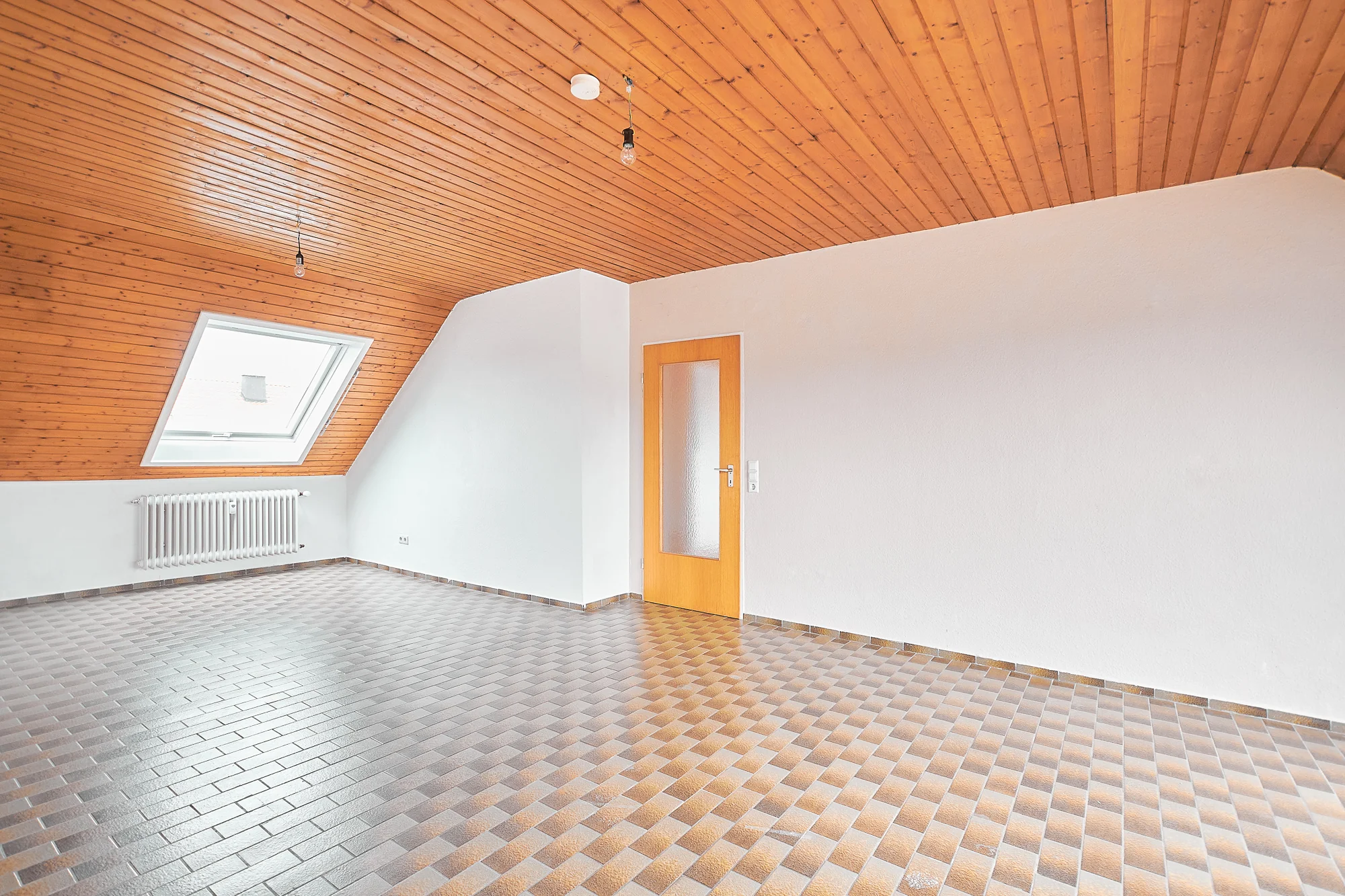 KA-Durlach / 3-Zi-DG-Whg mit Garage & Turmbergblick in toller Lage / sofort bezugsfrei