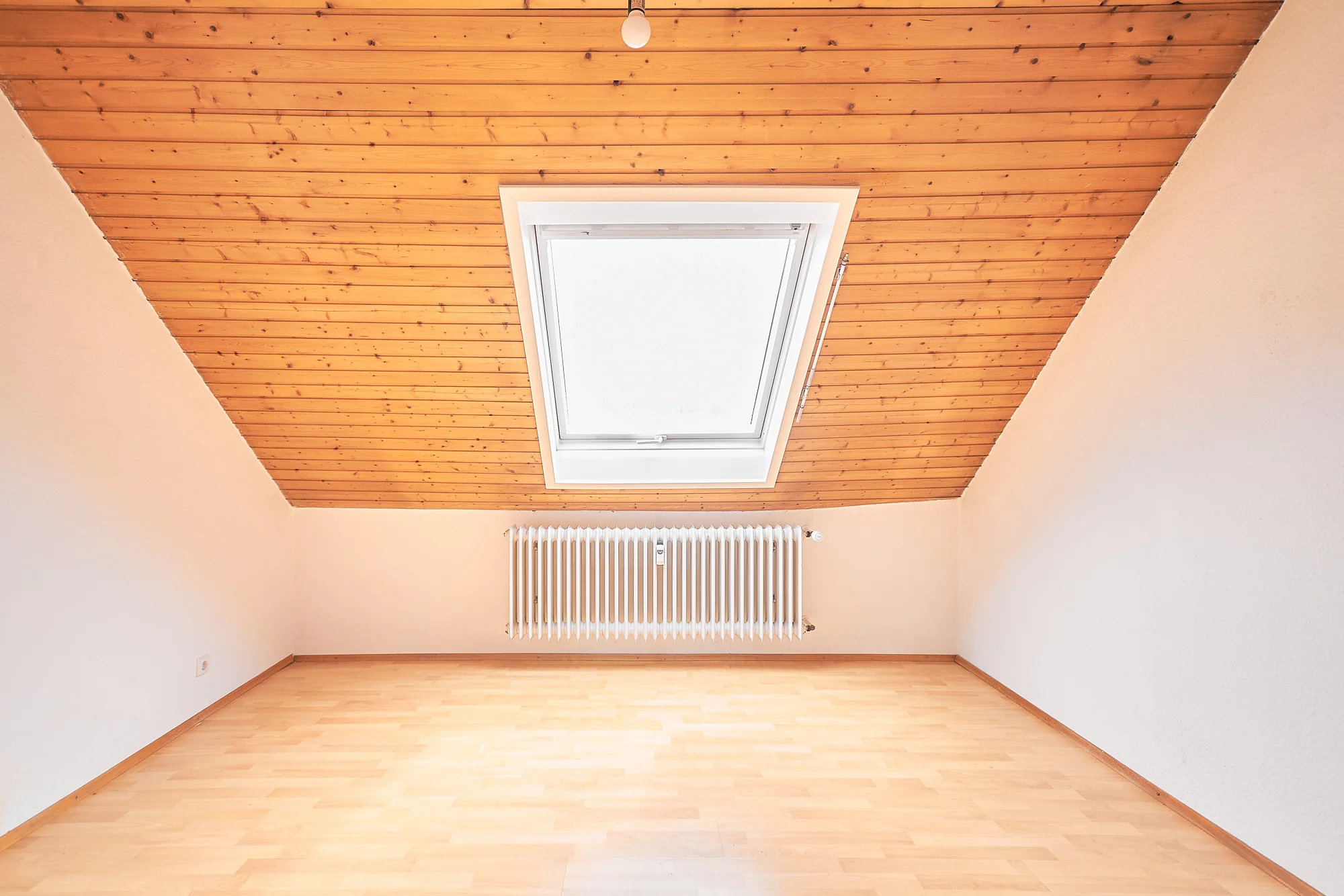 KA-Durlach / 3-Zi-DG-Whg mit Garage & Turmbergblick in toller Lage / sofort bezugsfrei