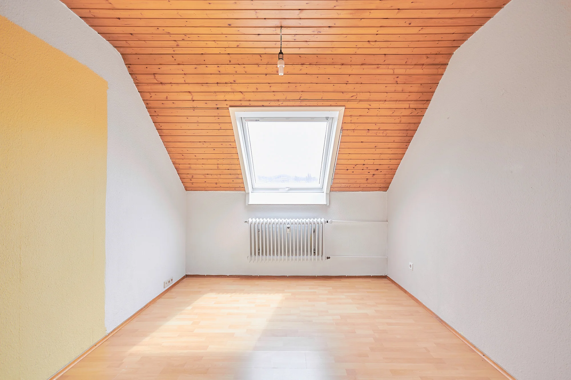 KA-Durlach / 3-Zi-DG-Whg mit Garage & Turmbergblick in toller Lage / sofort bezugsfrei